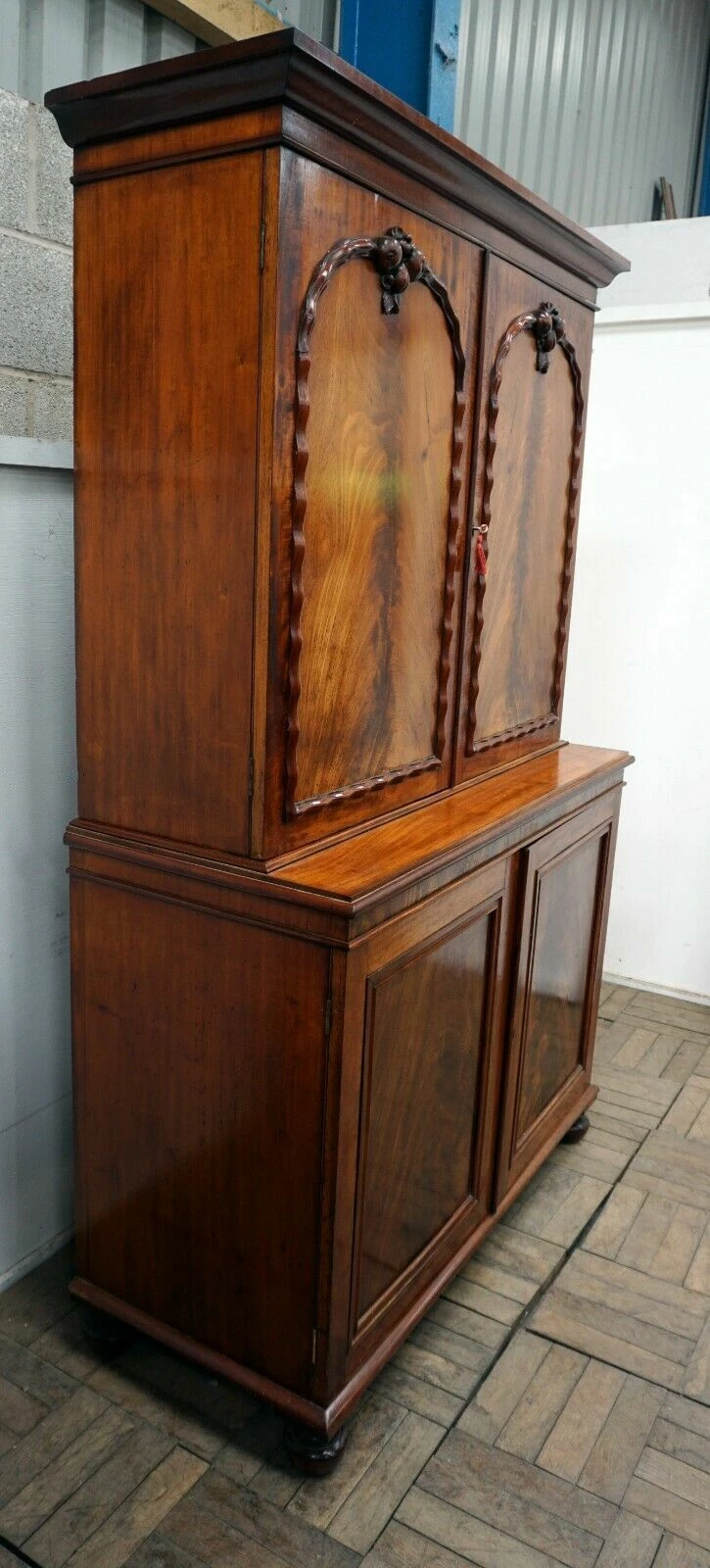 A Good Victorian Mahogany Cupboard Bookcase 3 A Good Victorian Mahogany Cupboard Bookcase - Image 3