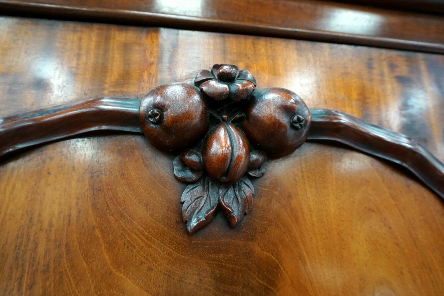 A Good Victorian Mahogany Cupboard Bookcase 4 A Good Victorian Mahogany Cupboard Bookcase - Image 4