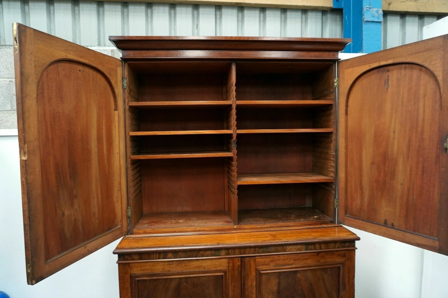 A Good Victorian Mahogany Cupboard Bookcase 6 A Good Victorian Mahogany Cupboard Bookcase - Image 6