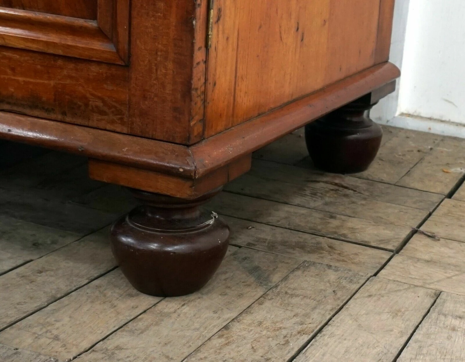 A Good Victorian Mahogany Cupboard Bookcase 7 A Good Victorian Mahogany Cupboard Bookcase - Image 7