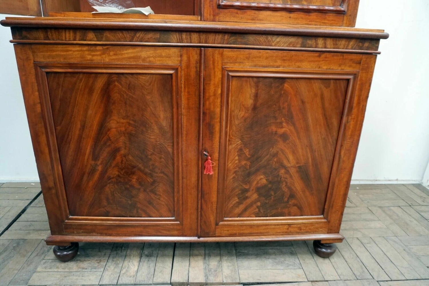 A Good Victorian Mahogany Cupboard Bookcase 8 A Good Victorian Mahogany Cupboard Bookcase - Image 8