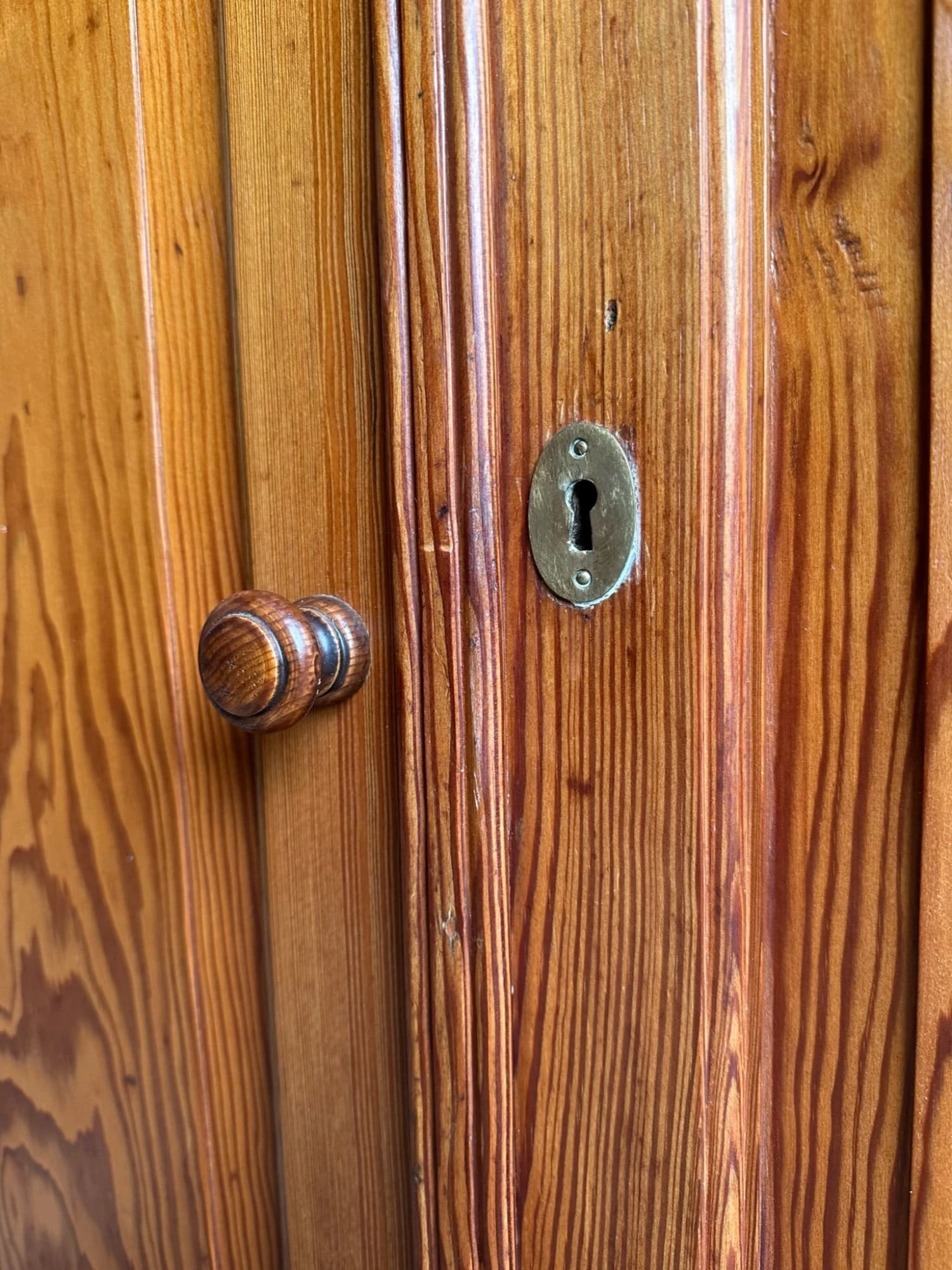 Unknown Antique Belgian Tiger Pine 3 Door Buffet Cupboard C.1920 Great Storage 8 Unknown Antique Belgian Tiger Pine 3 Door Buffet Cupboard C.1920 Great Storage - Image 8