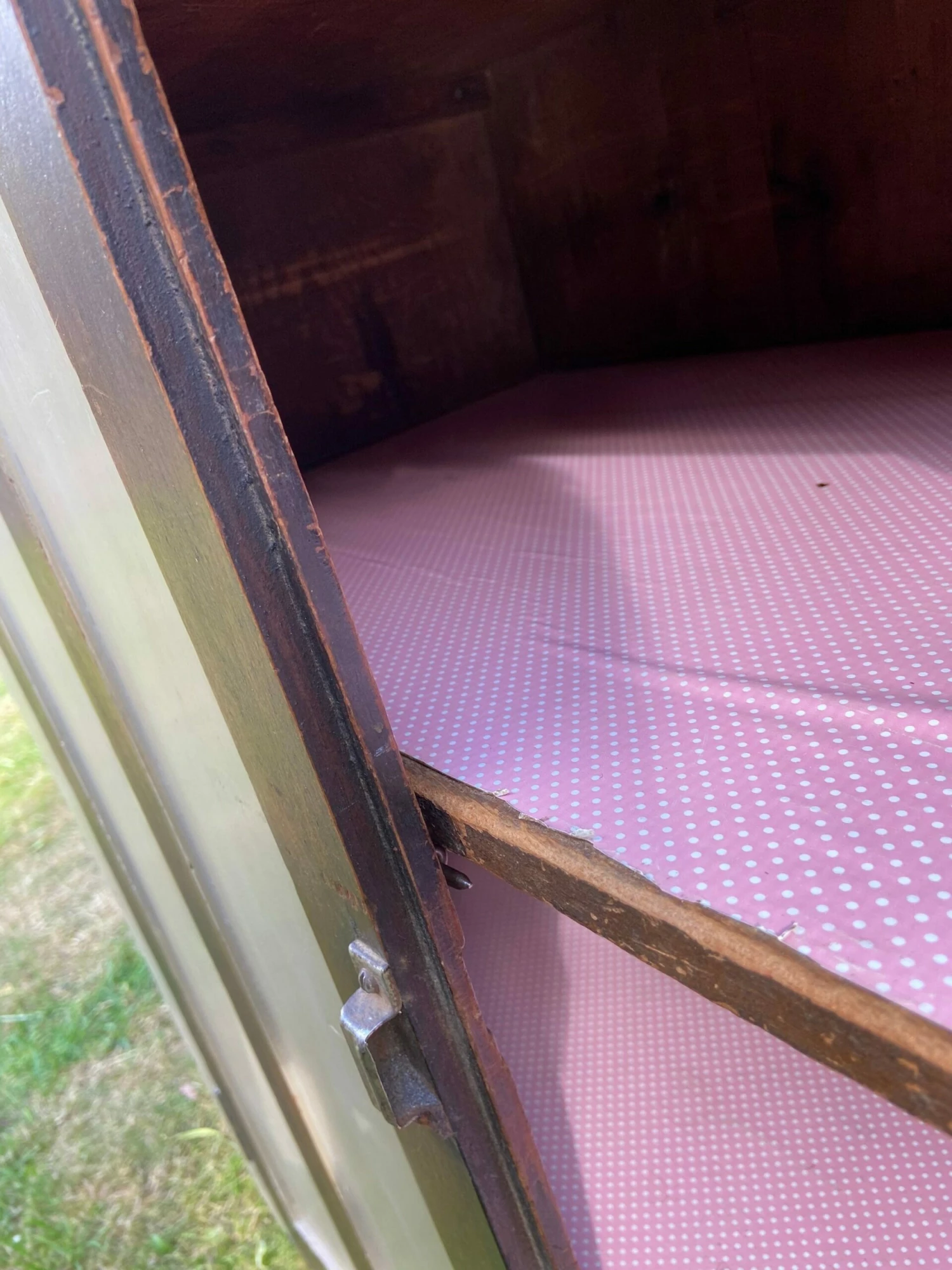 Unknown Cottage Antique Canadian Cupboard, 1920s Painted With Natural Wood And Soft Ceamy Panels 6 Unknown Cottage Antique Canadian Cupboard, 1920s Painted With Natural Wood And Soft Ceamy Panels - Image 6