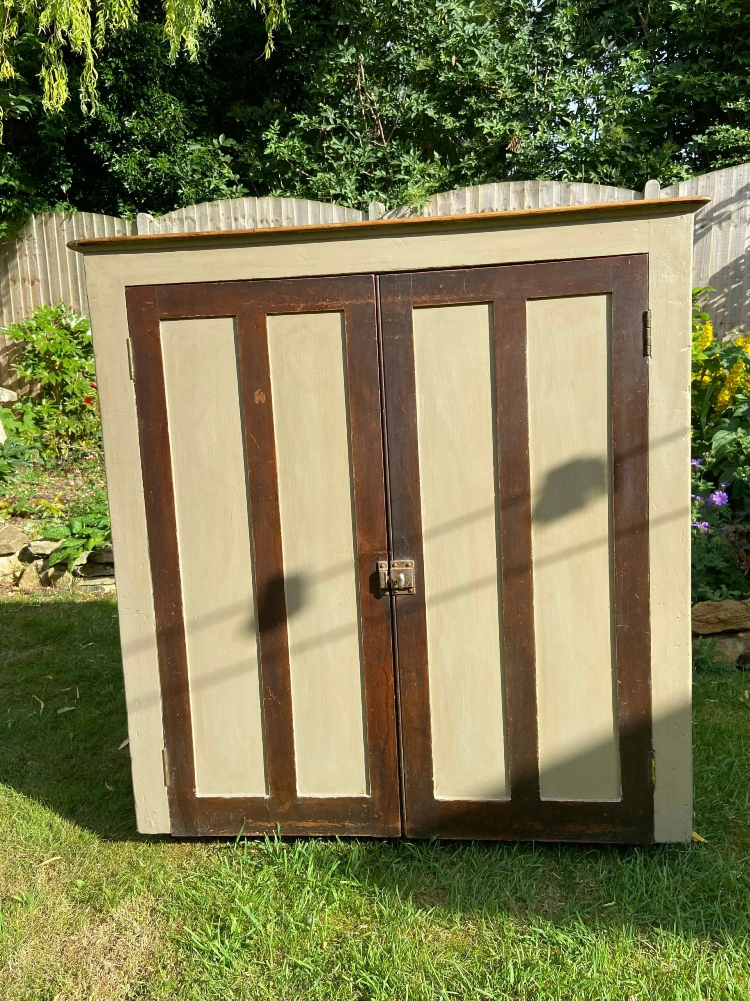 Unknown Cottage Antique Canadian Cupboard, 1920s Painted With Natural Wood And Soft Ceamy Panels 7 Unknown Cottage Antique Canadian Cupboard, 1920s Painted With Natural Wood And Soft Ceamy Panels - Image 7