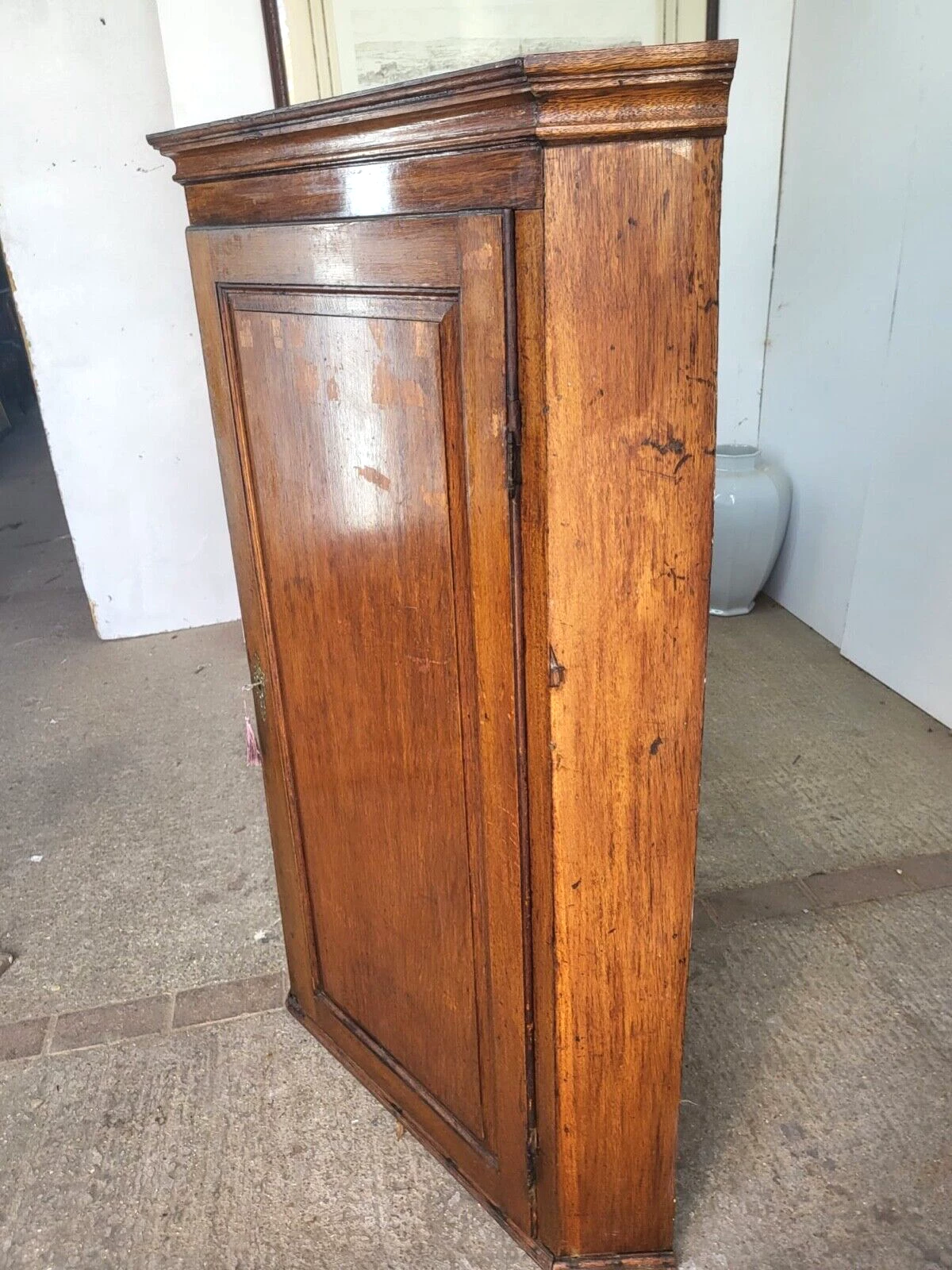 Unknown Antique Georgian Oak Large Corner Cabinet Curved Shelves Cupboard 10 Unknown Antique Georgian Oak Large Corner Cabinet Curved Shelves Cupboard - Image 10