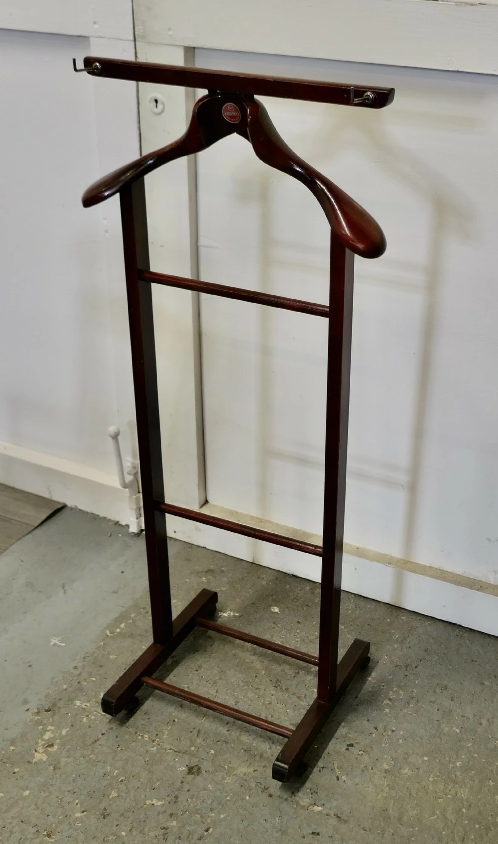 Unknown Art Deco Floor Standing Suit Hanger, Formax Valet By Brevete 2 Unknown Art Deco Floor Standing Suit Hanger, Formax Valet By Brevete - Image 2