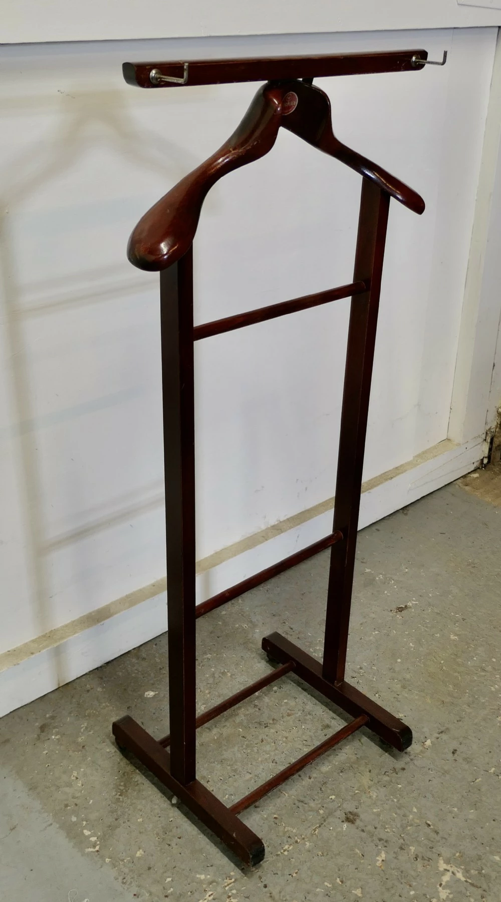 Unknown Art Deco Floor Standing Suit Hanger, Formax Valet By Brevete 3 Unknown Art Deco Floor Standing Suit Hanger, Formax Valet By Brevete - Image 3