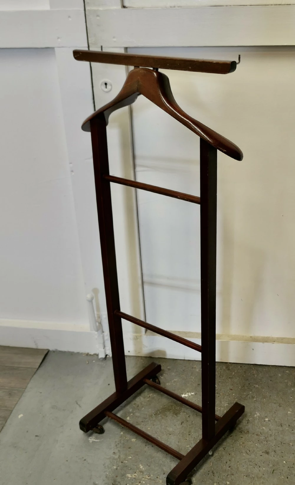 Unknown Art Deco Floor Standing Suit Hanger, Formax Valet By Brevete 5 Unknown Art Deco Floor Standing Suit Hanger, Formax Valet By Brevete - Image 5