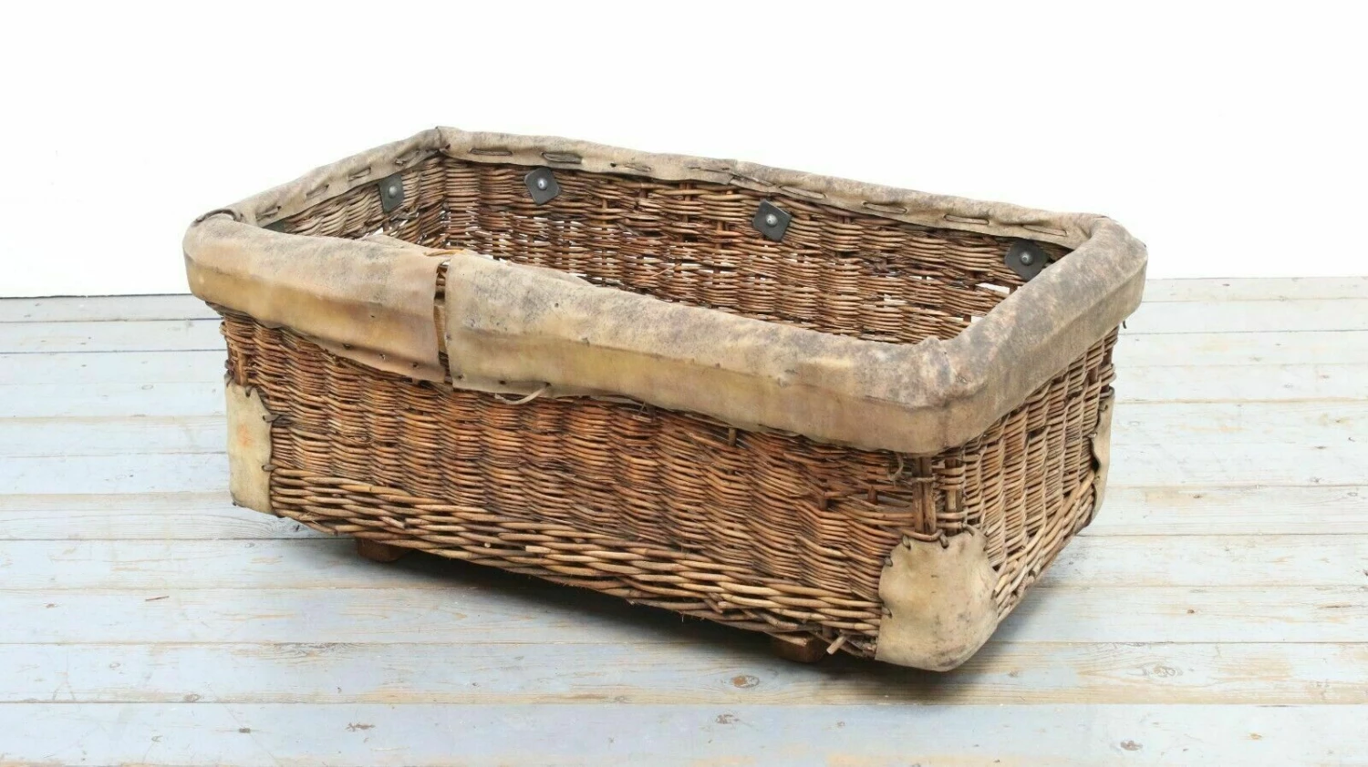 British Military Gov Stamped ‘Crown E.R’ 1952 Heavy Duty Log Basket Box 2 British Military Gov Stamped ‘Crown E.R’ 1952 Heavy Duty Log Basket Box - Image 2