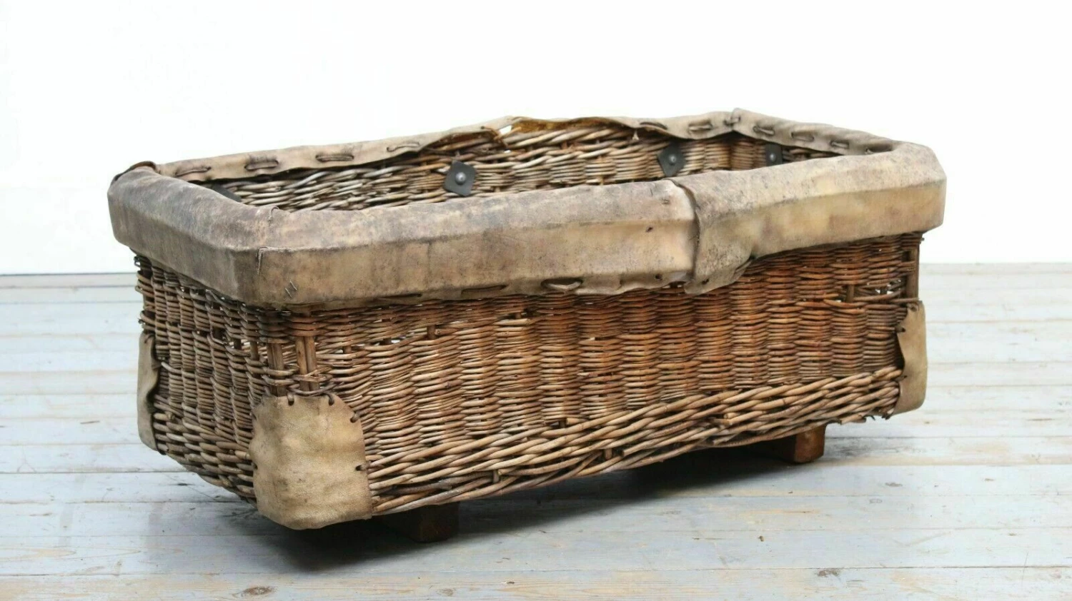 British Military Gov Stamped ‘Crown E.R’ 1952 Heavy Duty Log Basket Box 12 British Military Gov Stamped ‘Crown E.R’ 1952 Heavy Duty Log Basket Box - Image 12