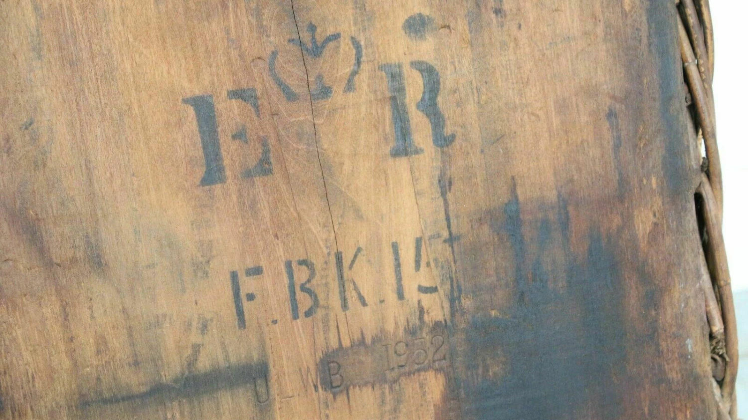 British Military Gov Stamped ‘Crown E.R’ 1952 Heavy Duty Log Basket Box 3 British Military Gov Stamped ‘Crown E.R’ 1952 Heavy Duty Log Basket Box - Image 3