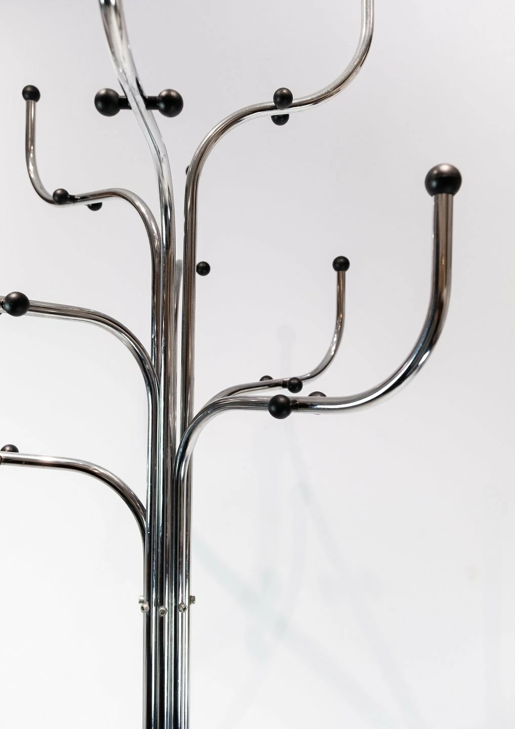 Coat Stand Of Stainless Steel With Nine Arms Designed By Sidse Werner And Manufactured By Fritz Hansen In The 1970s. 4 Coat Stand Of Stainless Steel With Nine Arms Designed By Sidse Werner And Manufactured By Fritz Hansen In The 1970s. - Image 4