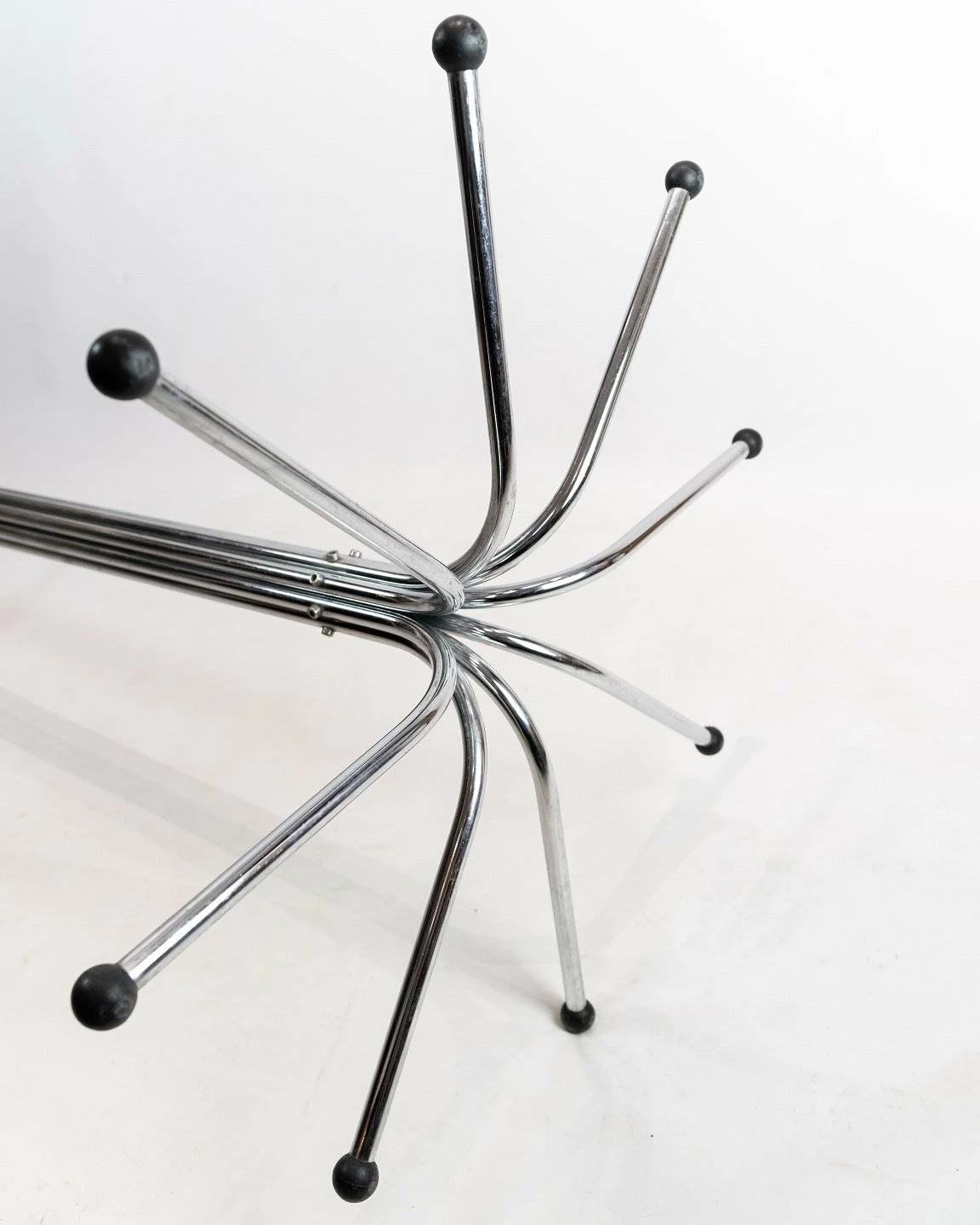 Coat Stand Of Stainless Steel With Nine Arms Designed By Sidse Werner And Manufactured By Fritz Hansen In The 1970s. 7 Coat Stand Of Stainless Steel With Nine Arms Designed By Sidse Werner And Manufactured By Fritz Hansen In The 1970s. - Image 7