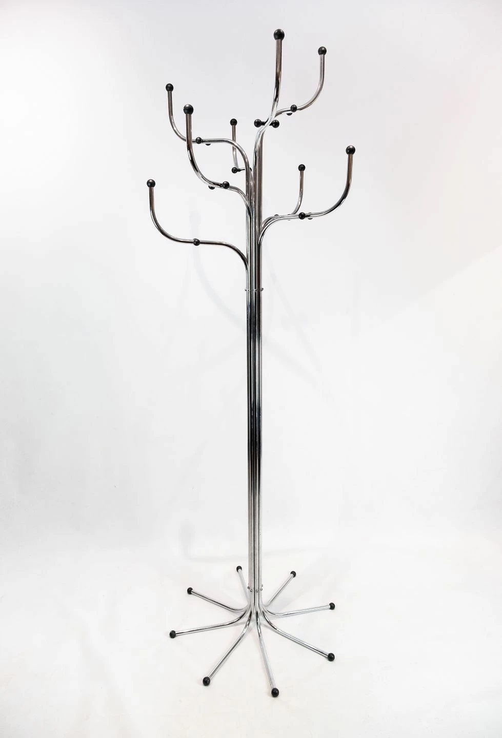 Coat Stand Of Stainless Steel With Nine Arms Designed By Sidse Werner And Manufactured By Fritz Hansen In The 1970s. 1 Coat Stand Of Stainless Steel With Nine Arms Designed By Sidse Werner And Manufactured By Fritz Hansen In The 1970s.