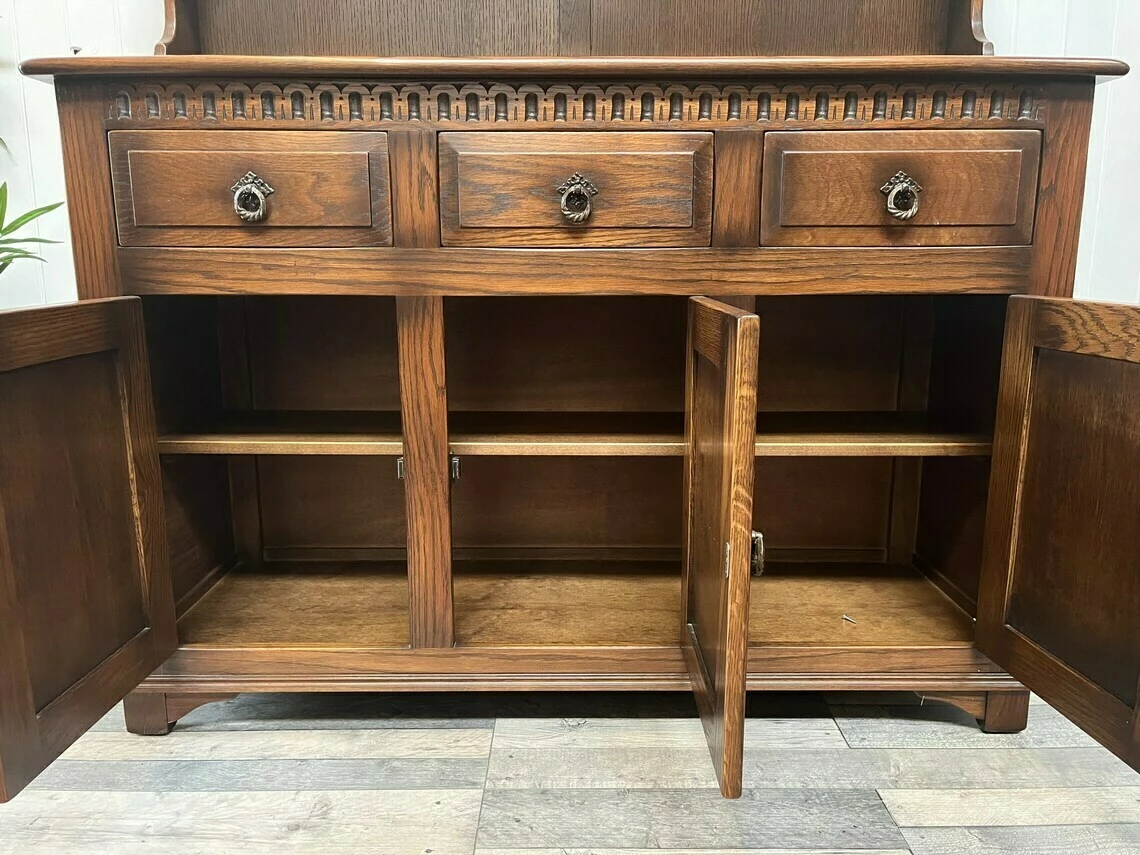 Custom Painted Upcycled Furniture. Vintage 3 Door Welsh Dresser Plate Display 3 Custom Painted Upcycled Furniture. Vintage 3 Door Welsh Dresser Plate Display - Image 3