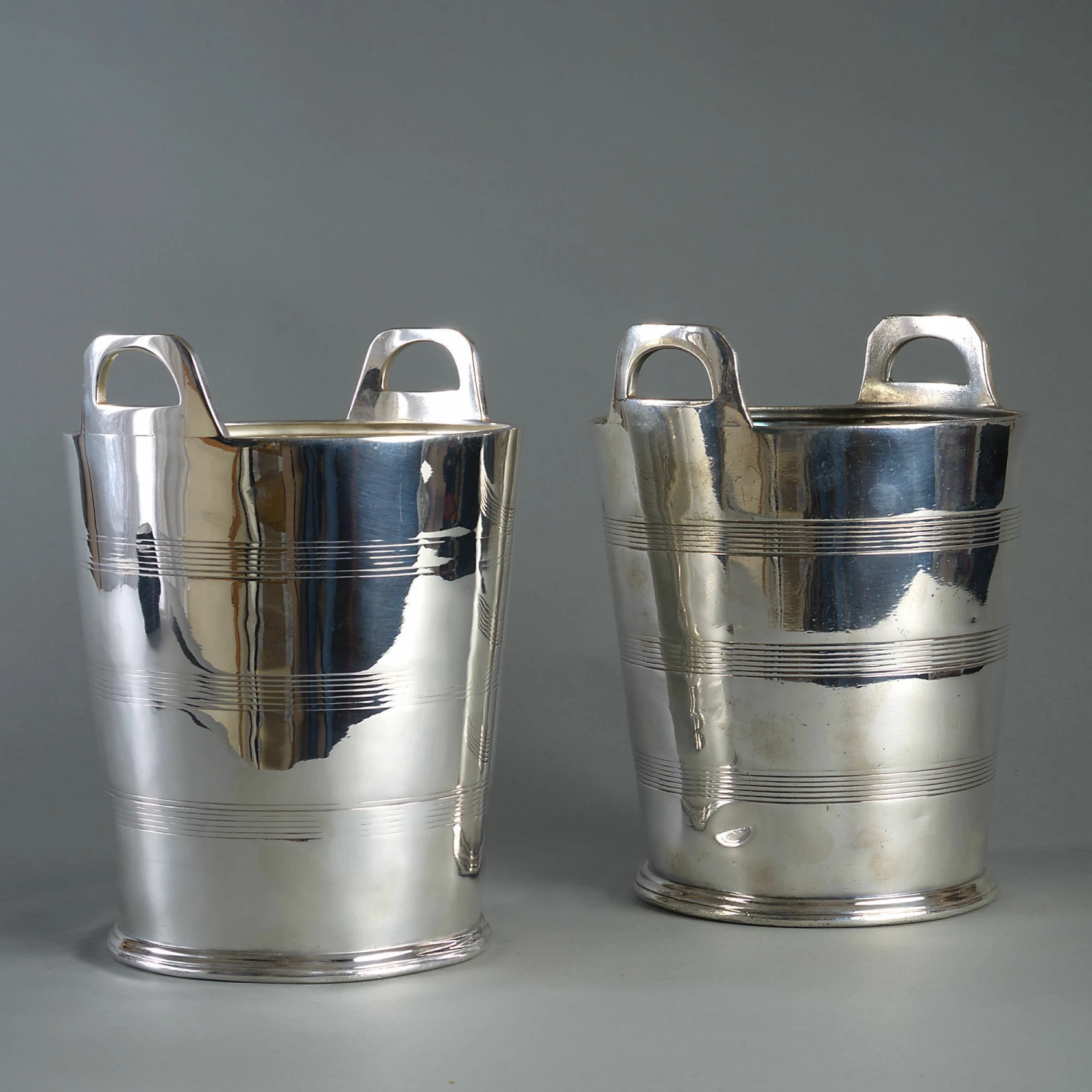 Early 20th Century Pair Of Silver Plated Wine Coolers Or Ice Buckets 1 Early 20th Century Pair Of Silver Plated Wine Coolers Or Ice Buckets
