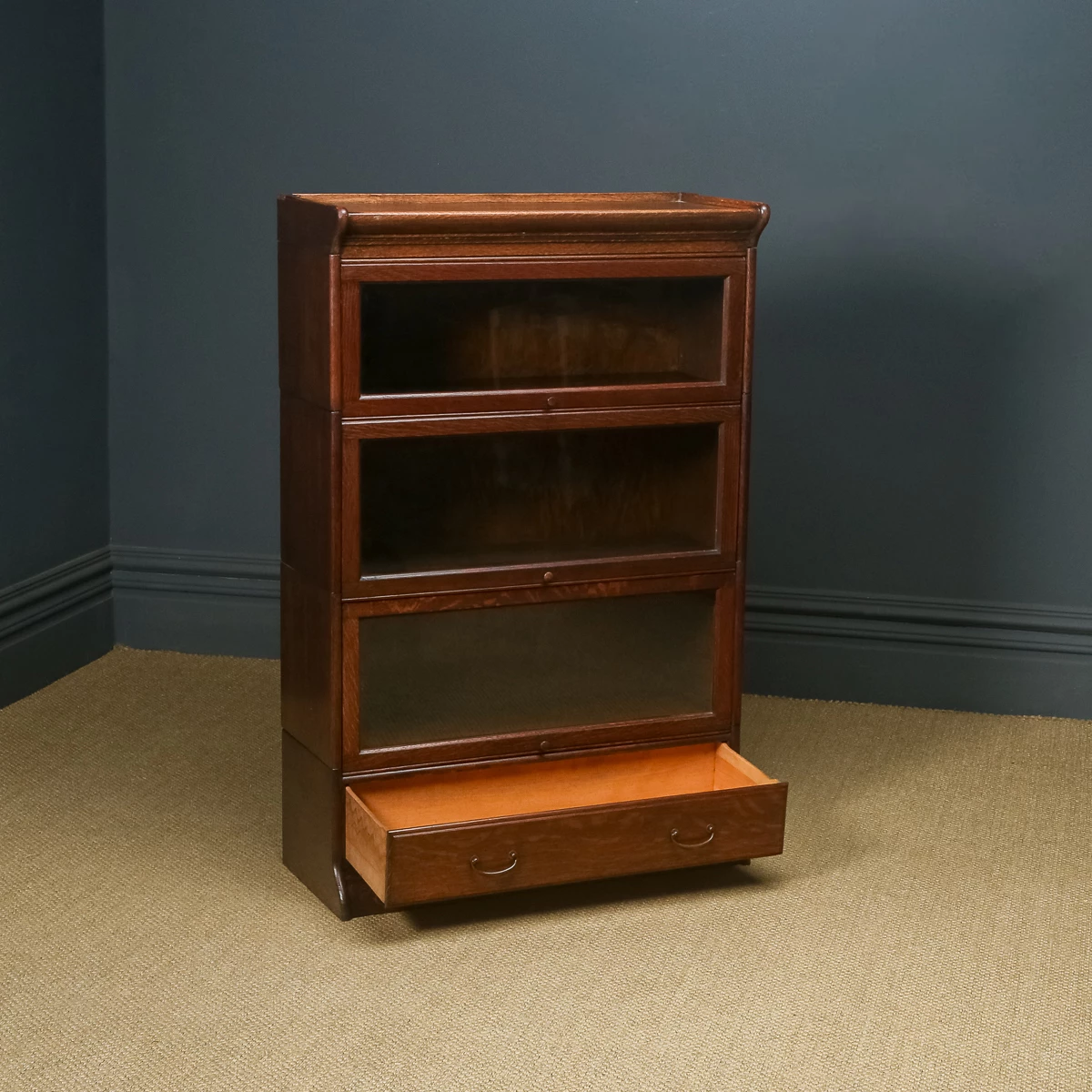 English George V Minty Globe Wernicke Style Oak Three Tier Glazed Sectional Bookcase (Circa 1920) 5 English George V Minty Globe Wernicke Style Oak Three Tier Glazed Sectional Bookcase (Circa 1920) - Image 5