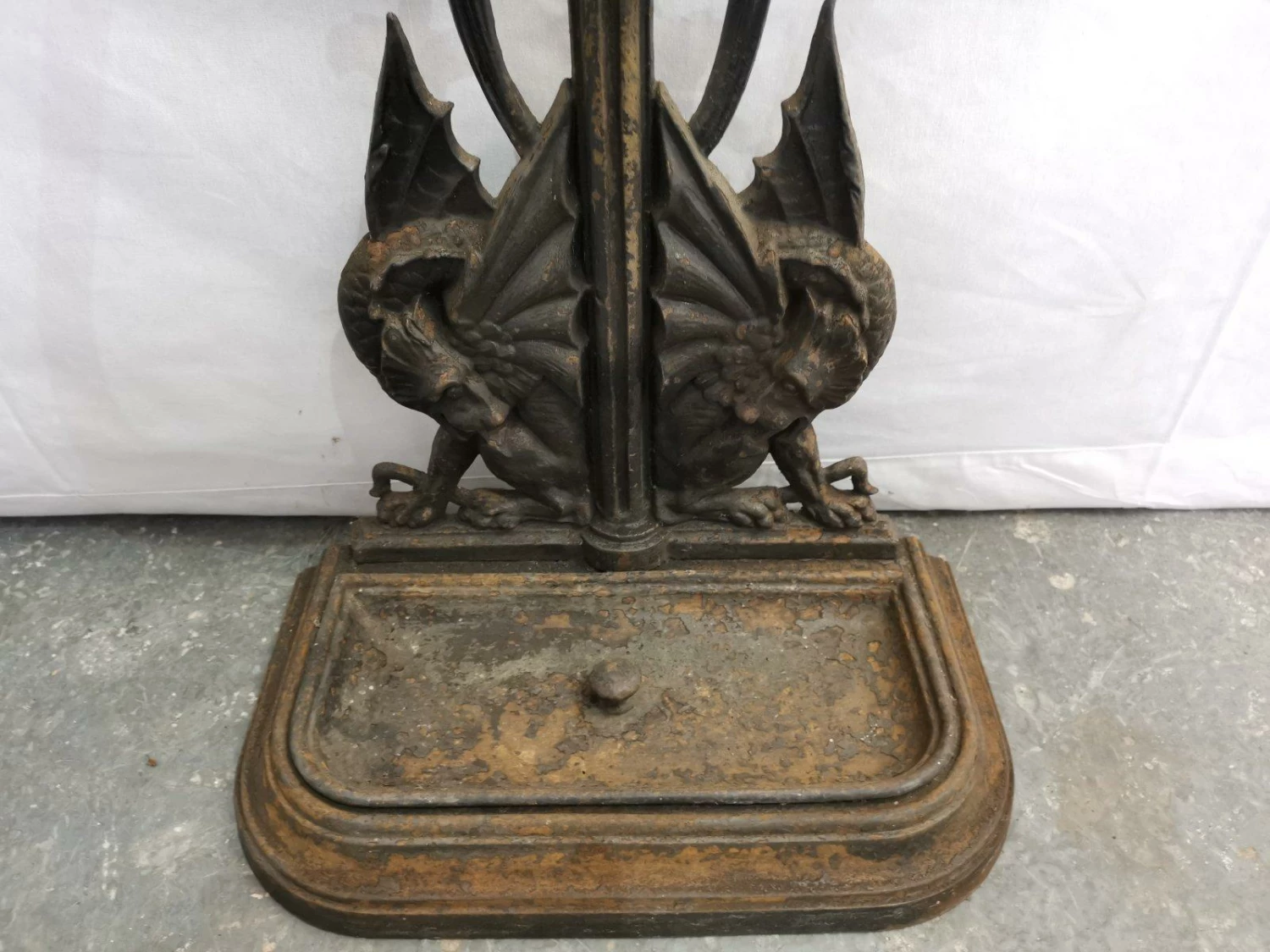 Falkirk An Aesthetic Movement Cast Iron Stick Stand With Mythical Dragons 11 Falkirk An Aesthetic Movement Cast Iron Stick Stand With Mythical Dragons - Image 11