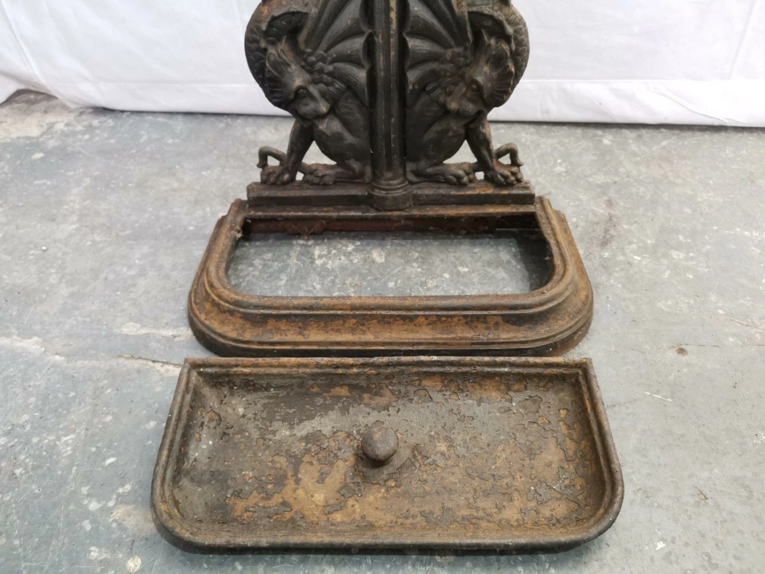 Falkirk An Aesthetic Movement Cast Iron Stick Stand With Mythical Dragons 12 Falkirk An Aesthetic Movement Cast Iron Stick Stand With Mythical Dragons - Image 12