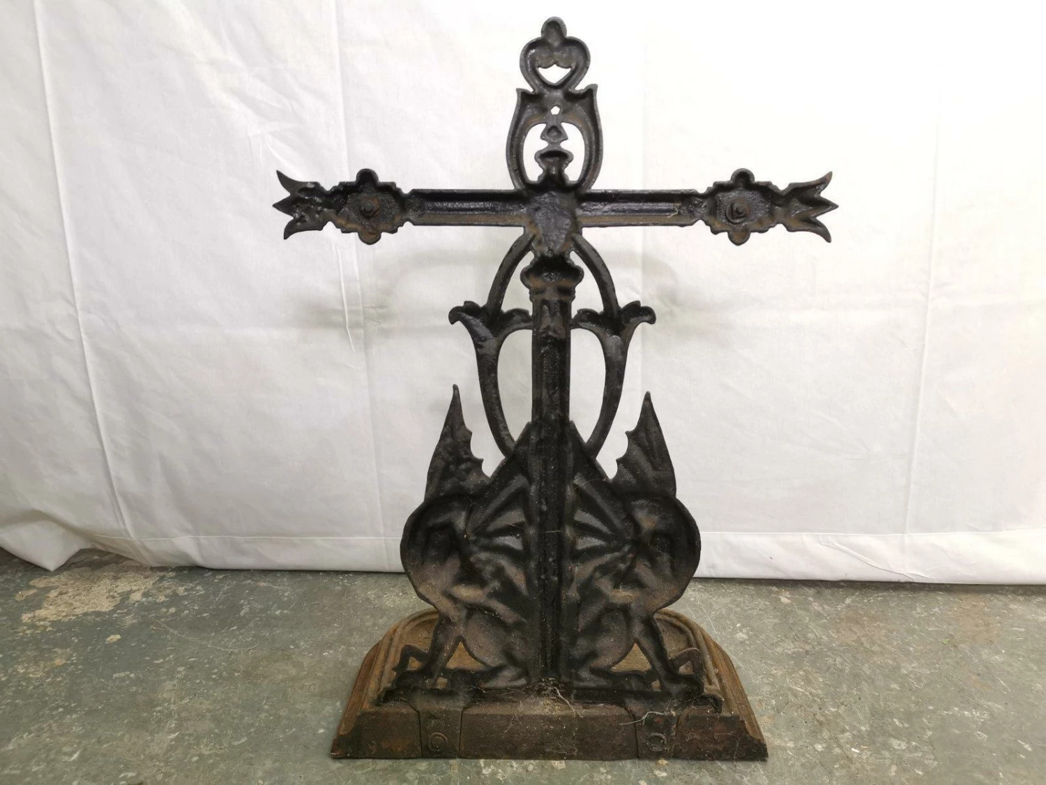 Falkirk An Aesthetic Movement Cast Iron Stick Stand With Mythical Dragons 14 Falkirk An Aesthetic Movement Cast Iron Stick Stand With Mythical Dragons - Image 14