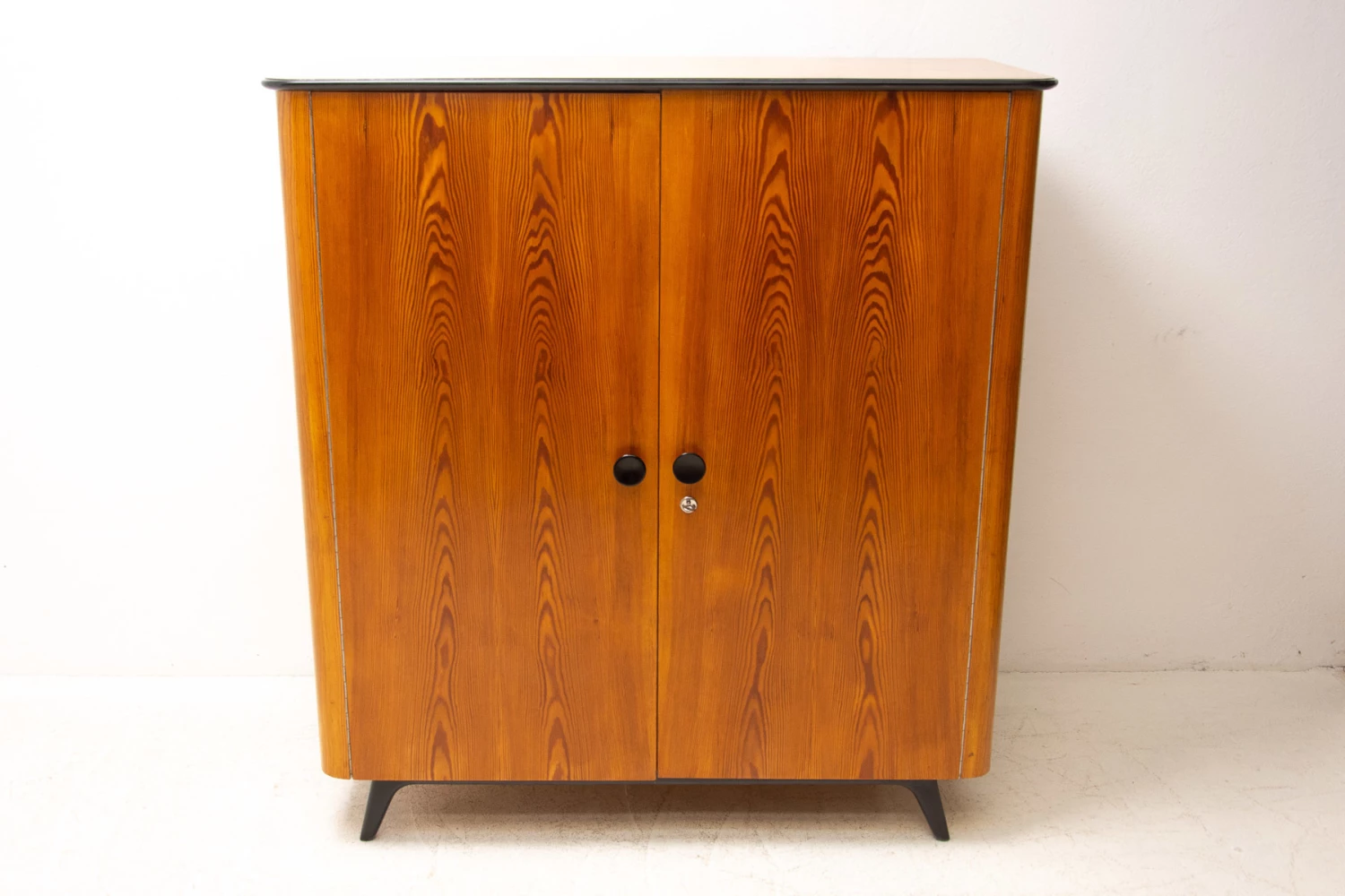 Functionalist Cabinet By Jindřich Halabala For Up Zavody, 1950´S, Czechoslovakia 2 Functionalist Cabinet By Jindřich Halabala For Up Zavody, 1950´S, Czechoslovakia - Image 2