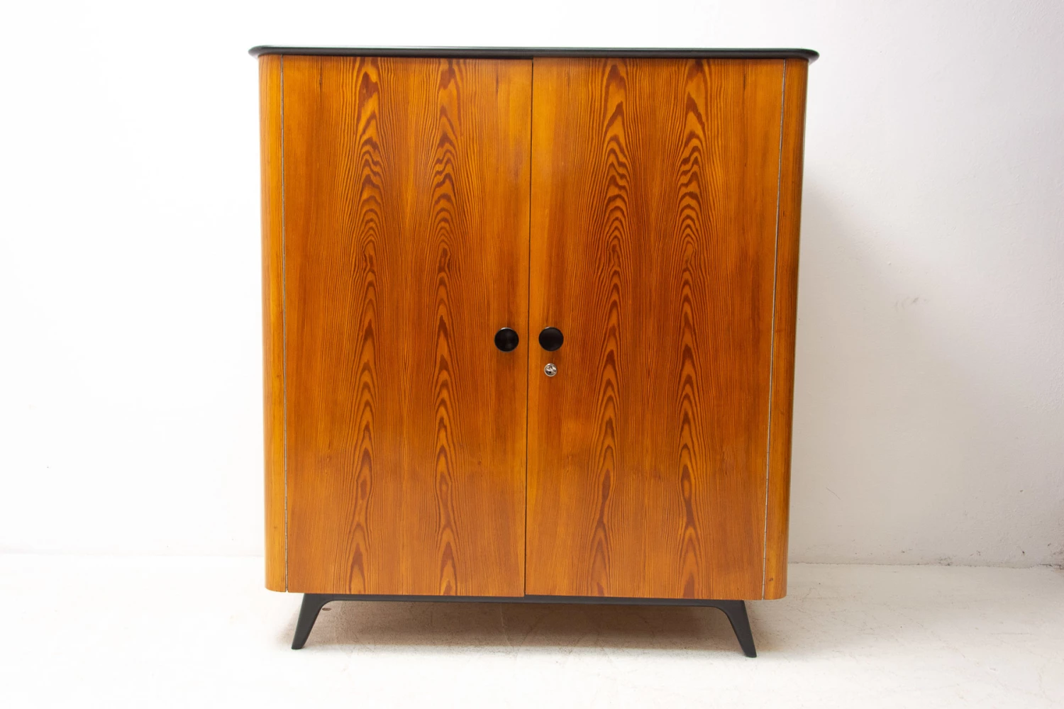 Functionalist Cabinet By Jindřich Halabala For Up Zavody, 1950´S, Czechoslovakia 3 Functionalist Cabinet By Jindřich Halabala For Up Zavody, 1950´S, Czechoslovakia - Image 3