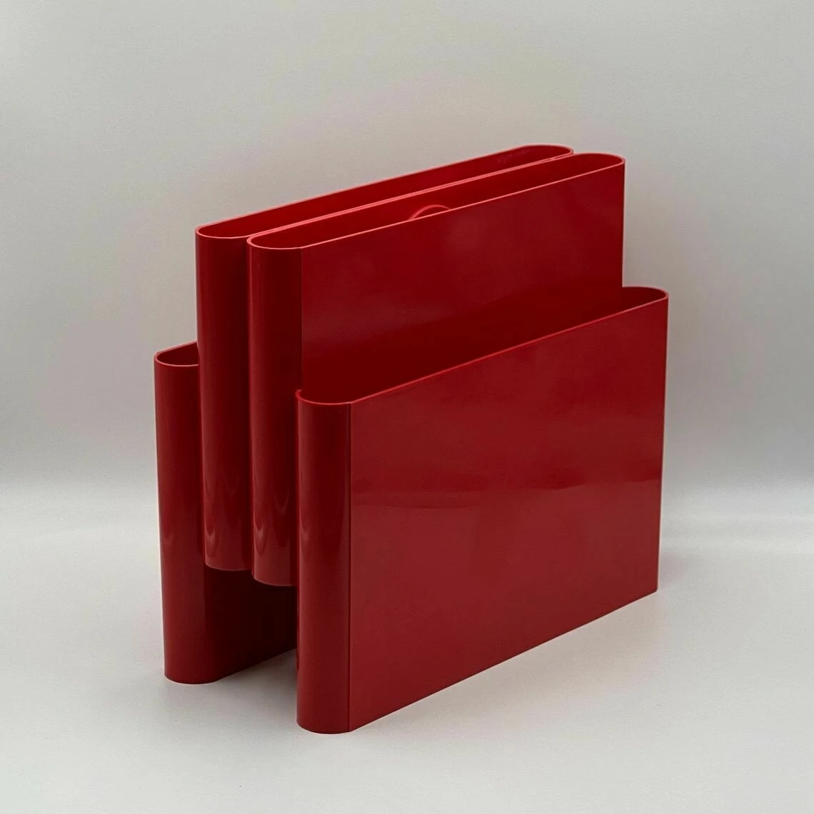 Kartell 70s Magazine Holder Giotto Stoppino Design Disc Holder Space Age Interiors 1 Kartell 70s Magazine Holder Giotto Stoppino Design Disc Holder Space Age Interiors