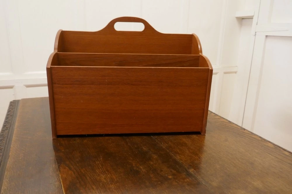 Unknown Mid Century Magazine Stand, Mid 20th Century 1 Unknown Mid Century Magazine Stand, Mid 20th Century