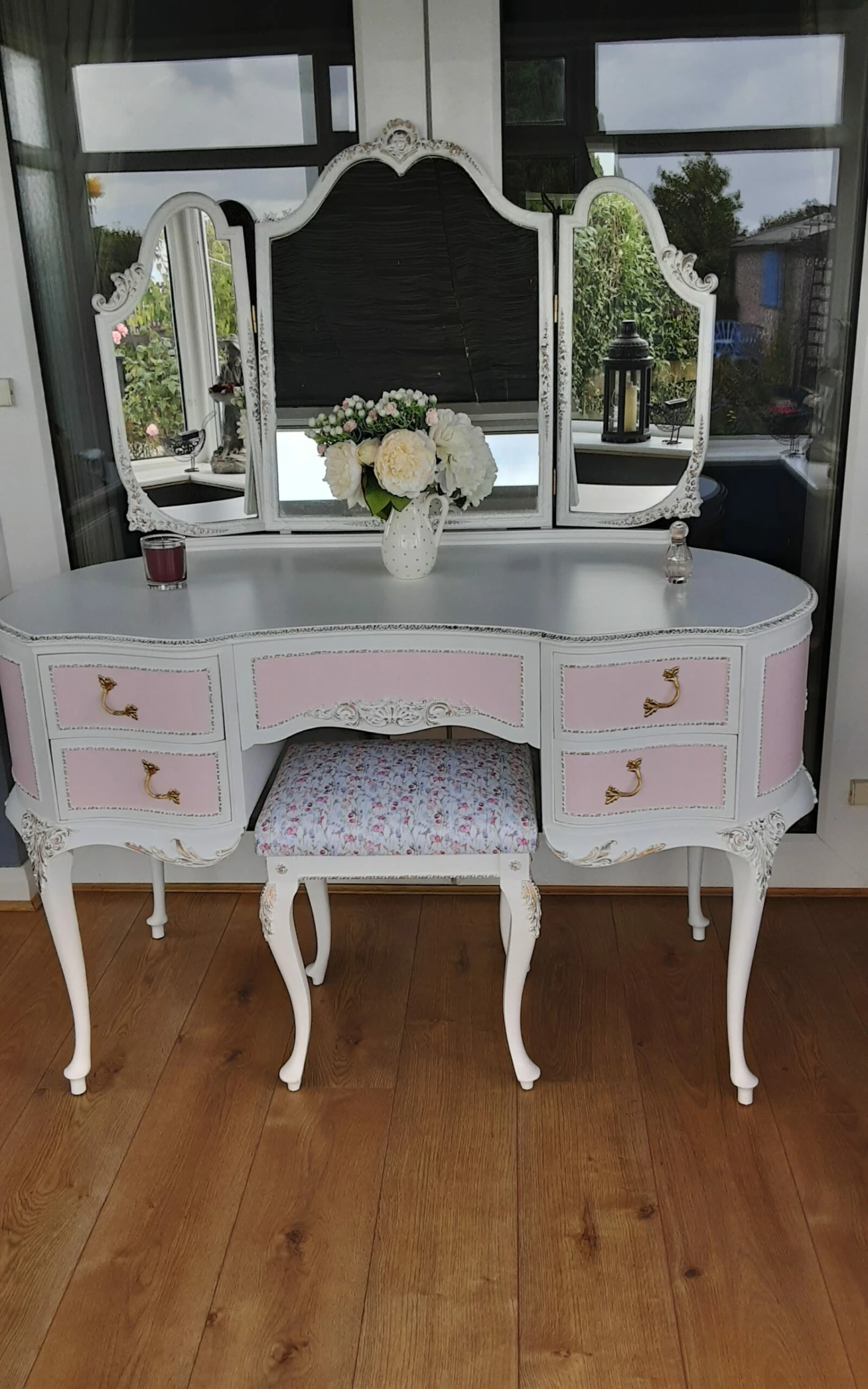 Olympus Louis Style Dressing Table Set. 1 Olympus Louis Style Dressing Table Set.