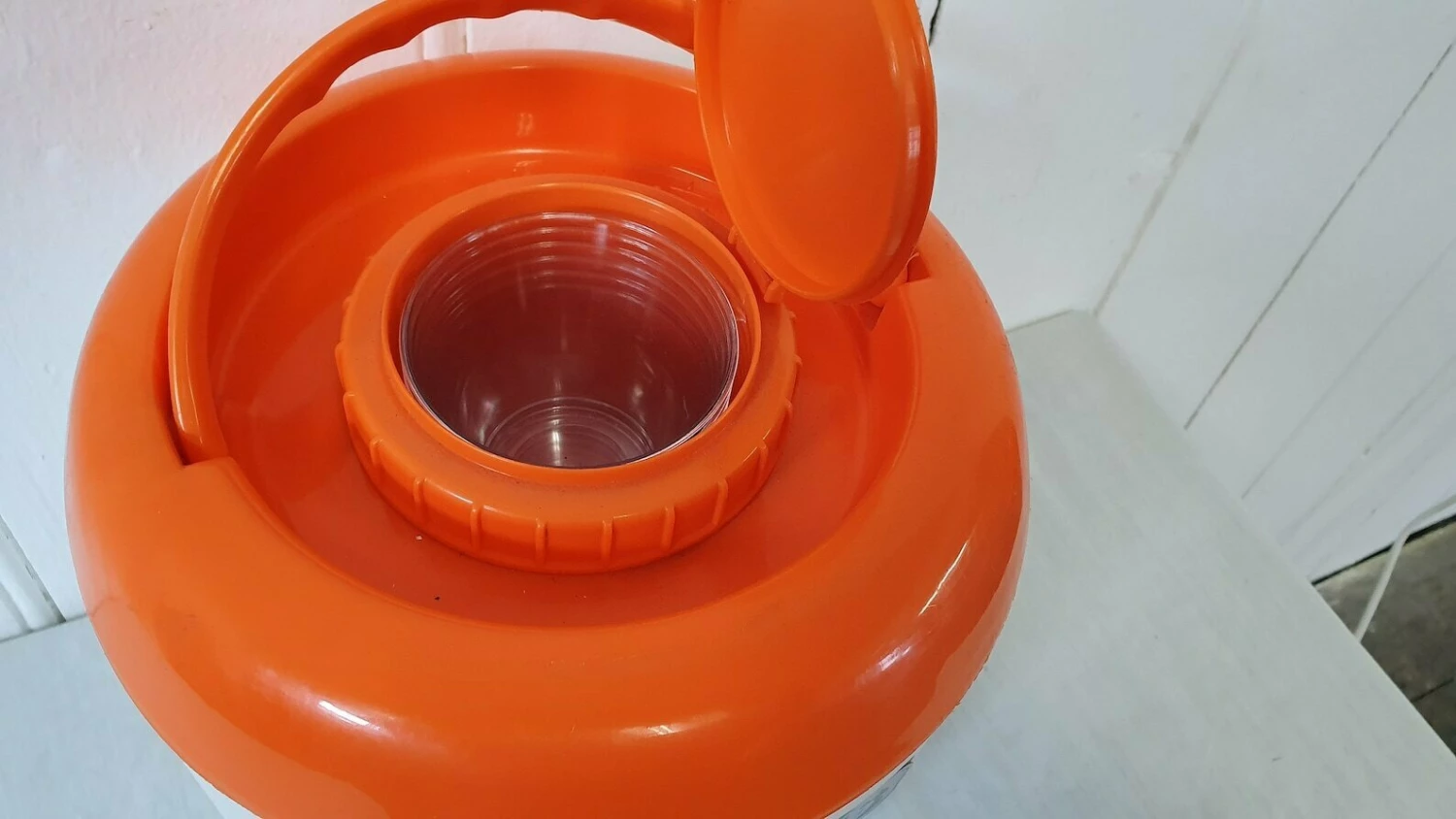 Retro 70’s Orange And White Cold Drinks Barrel Vestibule Container With Hidden Beakers Loisir 3s 3 Suisses Thermos 7 Retro 70’s Orange And White Cold Drinks Barrel Vestibule Container With Hidden Beakers Loisir 3s 3 Suisses Thermos - Image 7