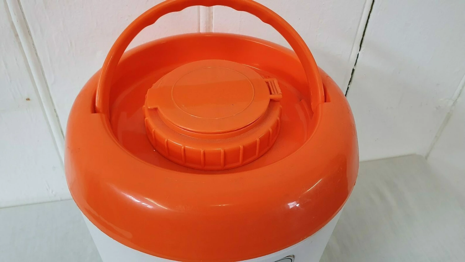 Retro 70’s Orange And White Cold Drinks Barrel Vestibule Container With Hidden Beakers Loisir 3s 3 Suisses Thermos 10 Retro 70’s Orange And White Cold Drinks Barrel Vestibule Container With Hidden Beakers Loisir 3s 3 Suisses Thermos - Image 10