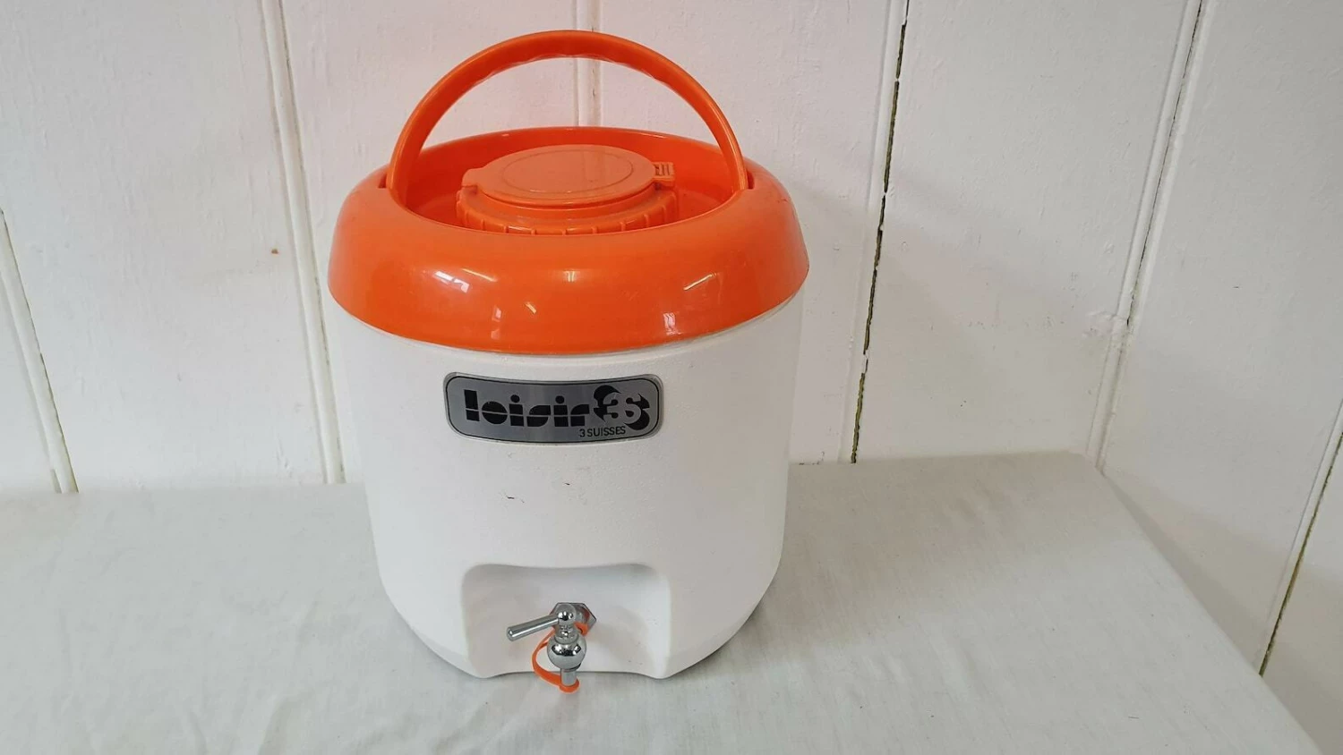 Retro 70’s Orange And White Cold Drinks Barrel Vestibule Container With Hidden Beakers Loisir 3s 3 Suisses Thermos 1 Retro 70’s Orange And White Cold Drinks Barrel Vestibule Container With Hidden Beakers Loisir 3s 3 Suisses Thermos