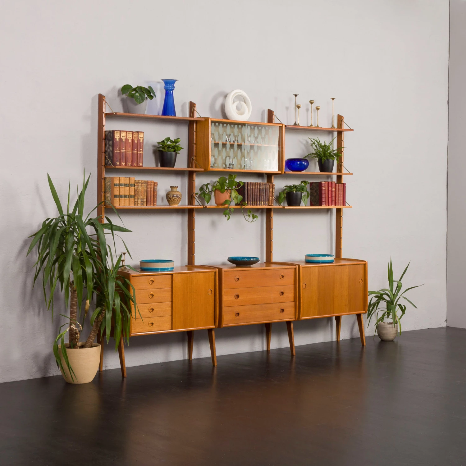 Scandinavian Free Standing Bookcase W. 4 Cabinets And Modular Shelving, 3 Bay Ergo Wall Unit By J. Texmon, Norway, 1960s 5 Scandinavian Free Standing Bookcase W. 4 Cabinets And Modular Shelving, 3 Bay Ergo Wall Unit By J. Texmon, Norway, 1960s - Image 5