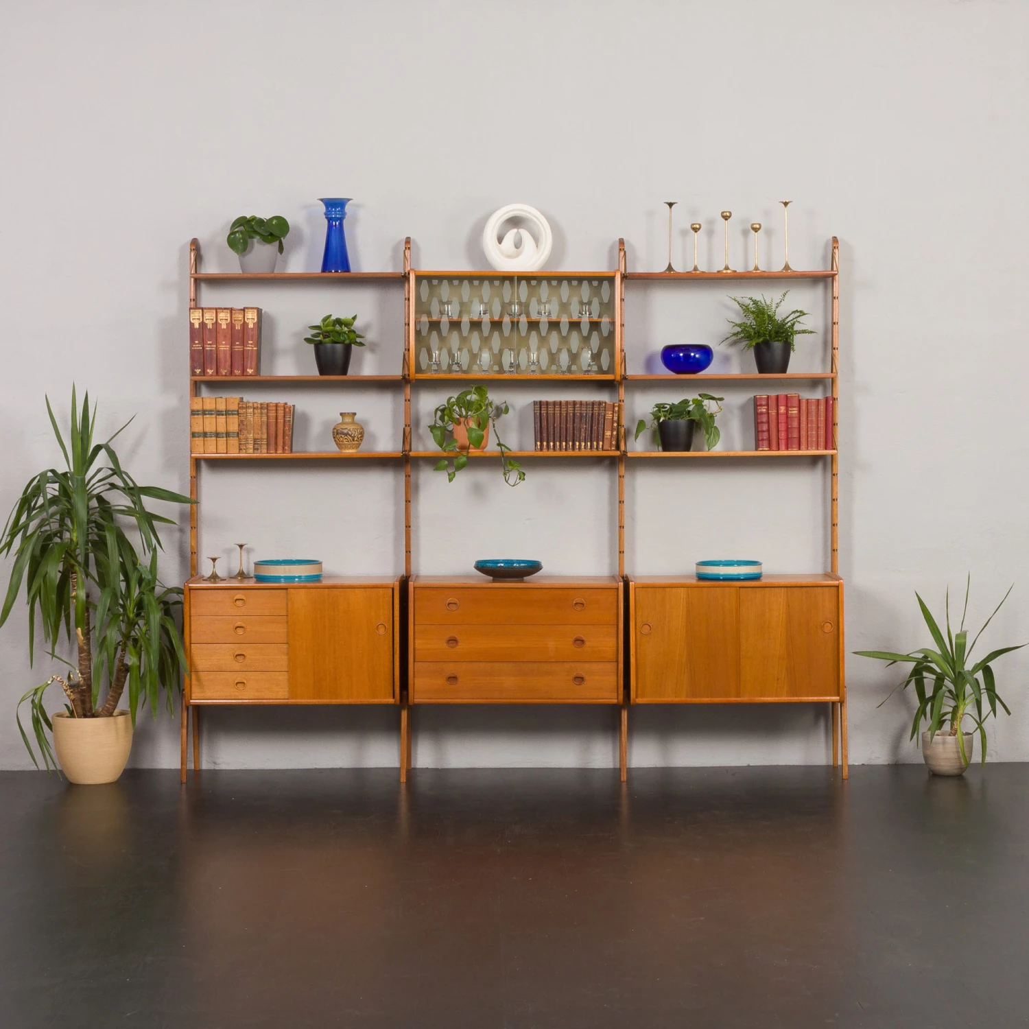 Scandinavian Free Standing Bookcase W. 4 Cabinets And Modular Shelving, 3 Bay Ergo Wall Unit By J. Texmon, Norway, 1960s 1 Scandinavian Free Standing Bookcase W. 4 Cabinets And Modular Shelving, 3 Bay Ergo Wall Unit By J. Texmon, Norway, 1960s