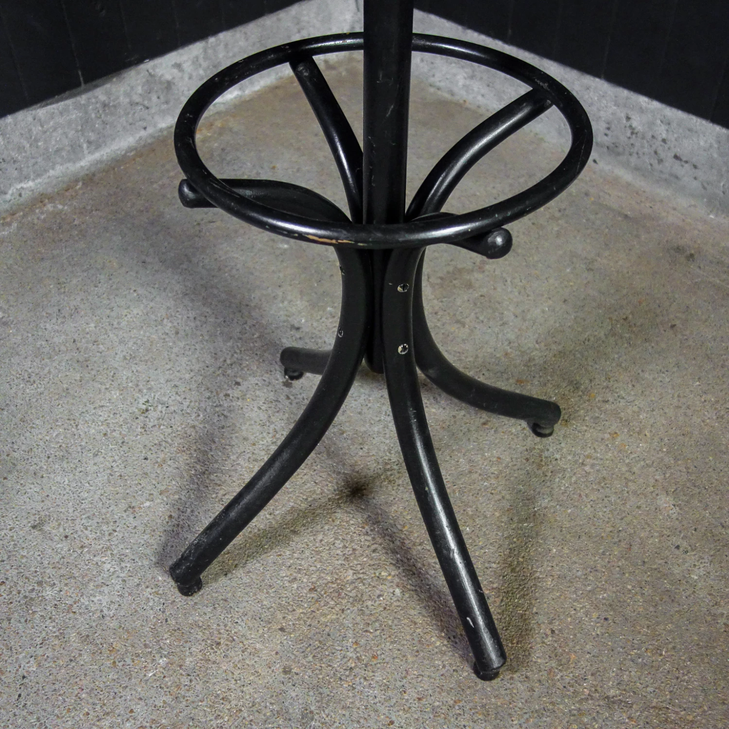 Unknown Standing Coat Rack – Thonet Style – Black 4 Unknown Standing Coat Rack – Thonet Style – Black - Image 4