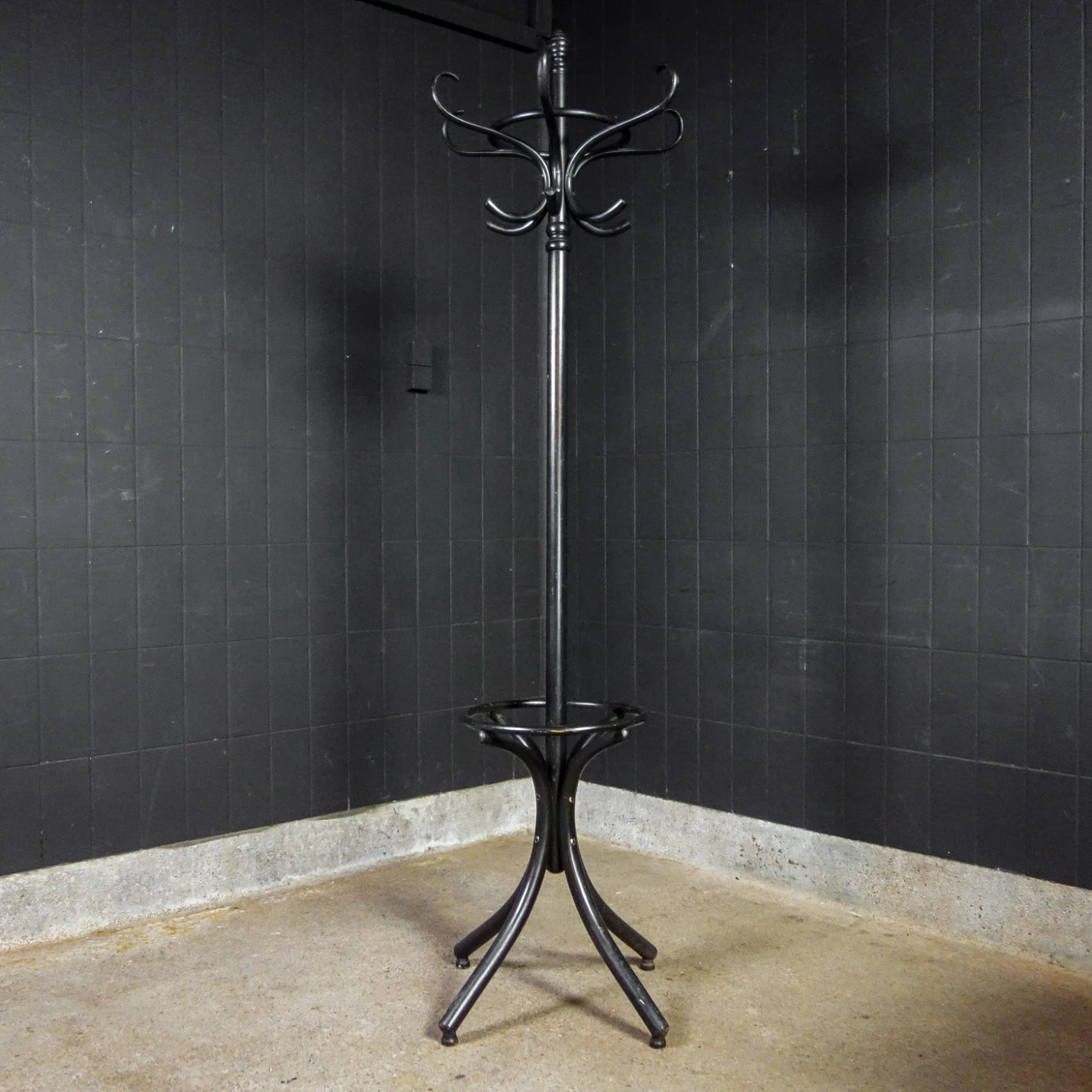 Unknown Standing Coat Rack – Thonet Style – Black 1 Unknown Standing Coat Rack – Thonet Style – Black