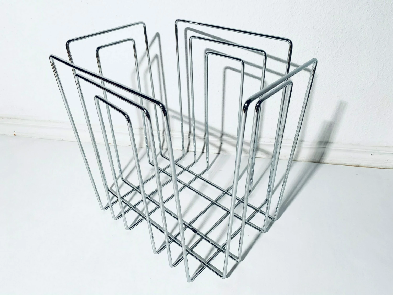 The Original Tmp Newspaper Magazine Stand Willie Glaeser Switzerland / Silver Stainless Steel / 1970s Vintage Decor 1 The Original Tmp Newspaper Magazine Stand Willie Glaeser Switzerland / Silver Stainless Steel / 1970s Vintage Decor