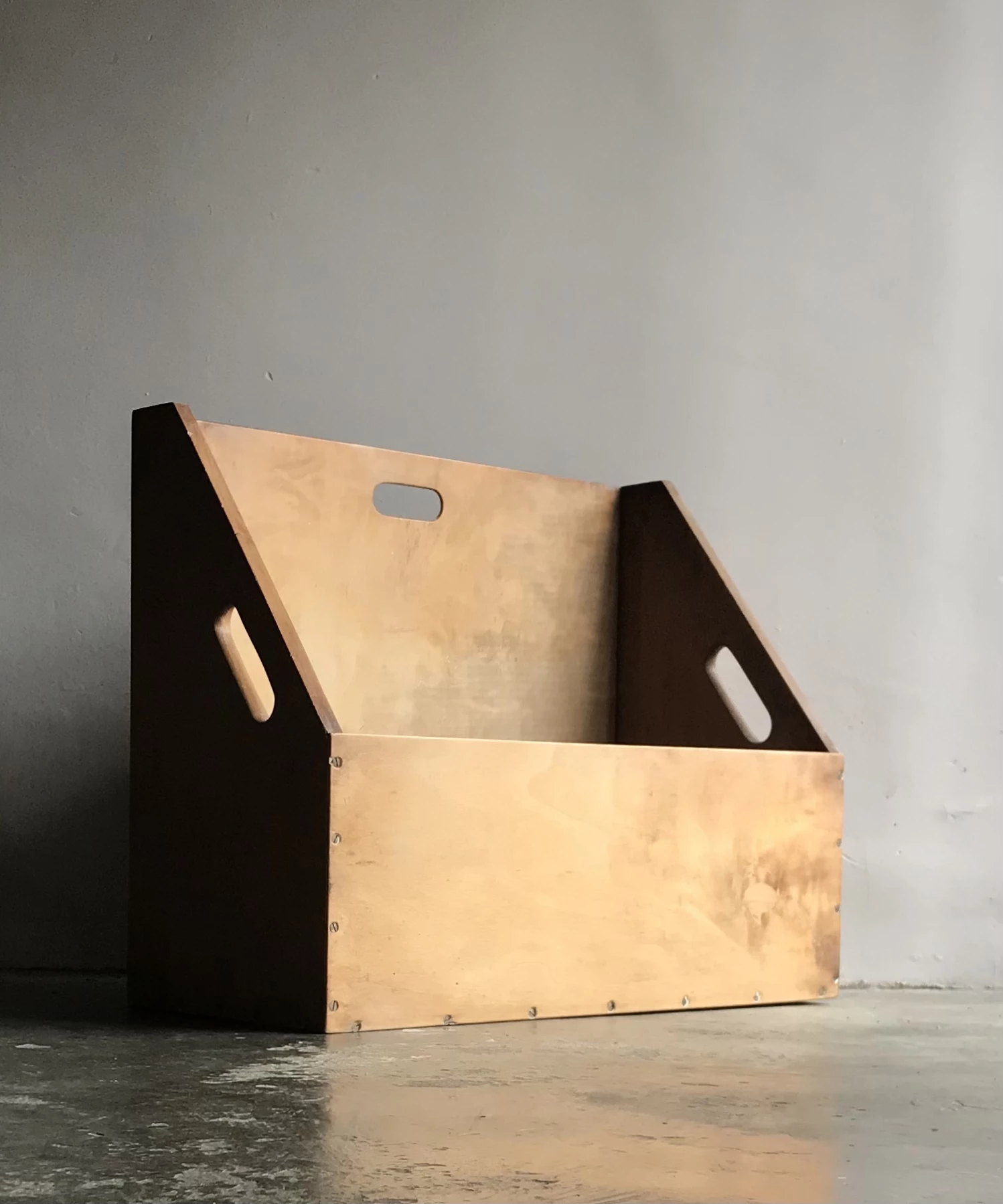 Unique Mid Century Large Magazine Rack With Rustic Minimal Aesthetic 1 Unique Mid Century Large Magazine Rack With Rustic Minimal Aesthetic