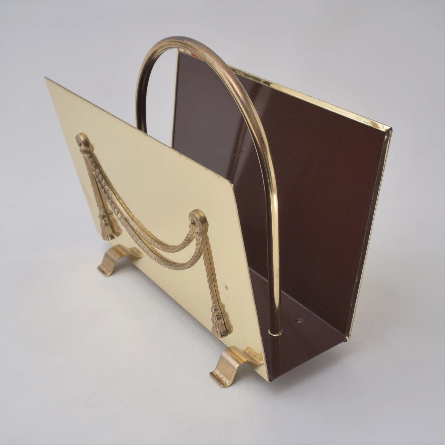 Vintage Brass Magazine Rack Decorated With A Neoclassical Theme, 1940`s Ca, By `Peerage Brass` Of England 6 Vintage Brass Magazine Rack Decorated With A Neoclassical Theme, 1940`s Ca, By `Peerage Brass` Of England - Image 6