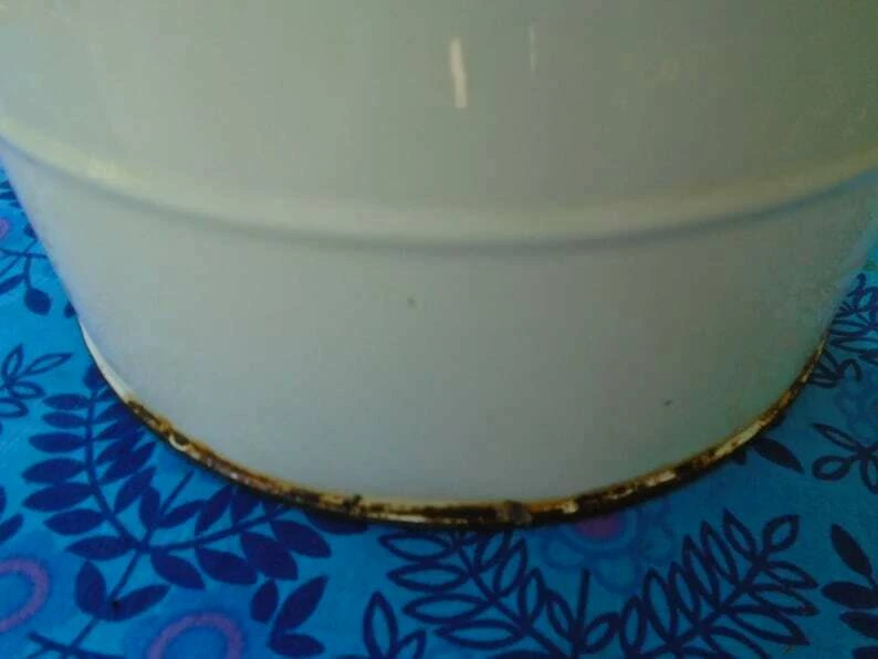 Vintage French Extra Large White Enamel Bucket Churn With Lid 1950s Bathroom Nappy Clothes Washing Bucket Large Milk Churn 6 Vintage French Extra Large White Enamel Bucket Churn With Lid 1950s Bathroom Nappy Clothes Washing Bucket Large Milk Churn - Image 6