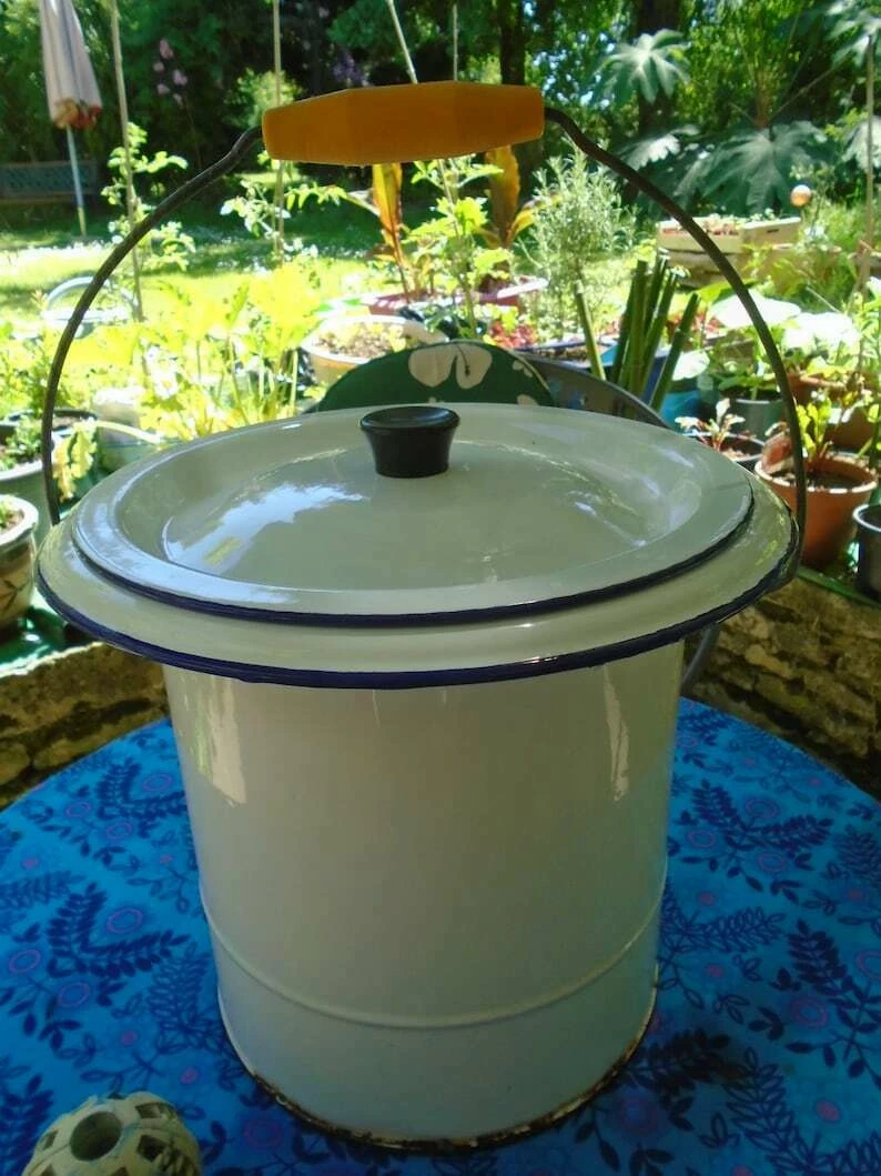 Vintage French Extra Large White Enamel Bucket Churn With Lid 1950s Bathroom Nappy Clothes Washing Bucket Large Milk Churn 10 Vintage French Extra Large White Enamel Bucket Churn With Lid 1950s Bathroom Nappy Clothes Washing Bucket Large Milk Churn - Image 10