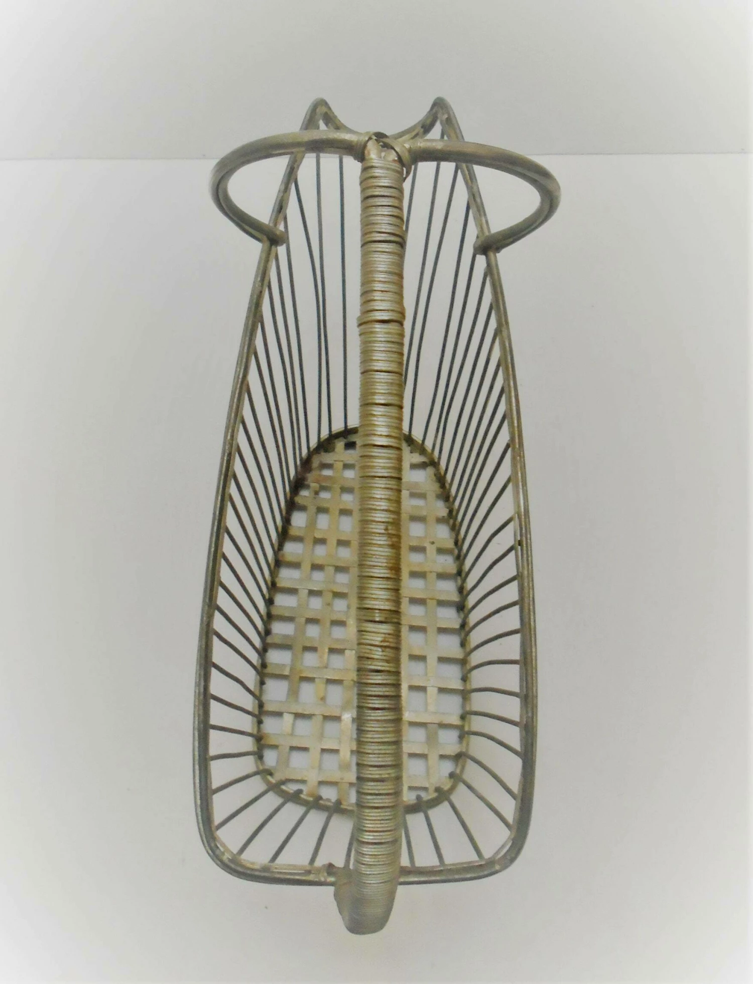 Unknown Vintage French High Quality Silver Plated Wire Wine Basket / Bottle Holder / Wine Pourer / Lovely Silver Gold Tone 2 Unknown Vintage French High Quality Silver Plated Wire Wine Basket / Bottle Holder / Wine Pourer / Lovely Silver Gold Tone - Image 2