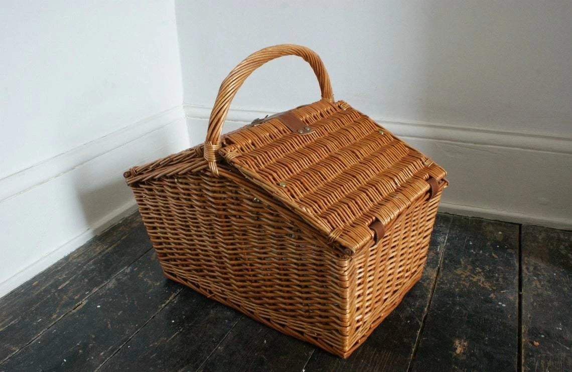 Vintage Large Wicker Picnic Basket 2 Vintage Large Wicker Picnic Basket - Image 2