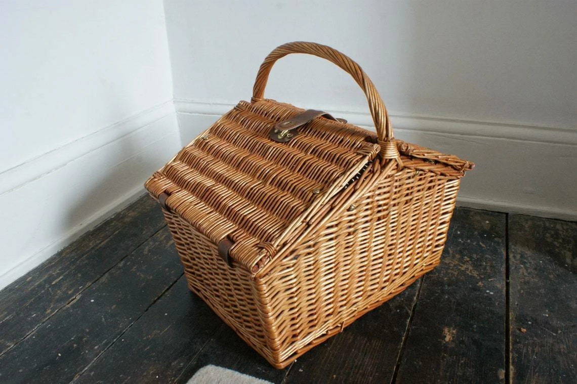 Vintage Large Wicker Picnic Basket 4 Vintage Large Wicker Picnic Basket - Image 4