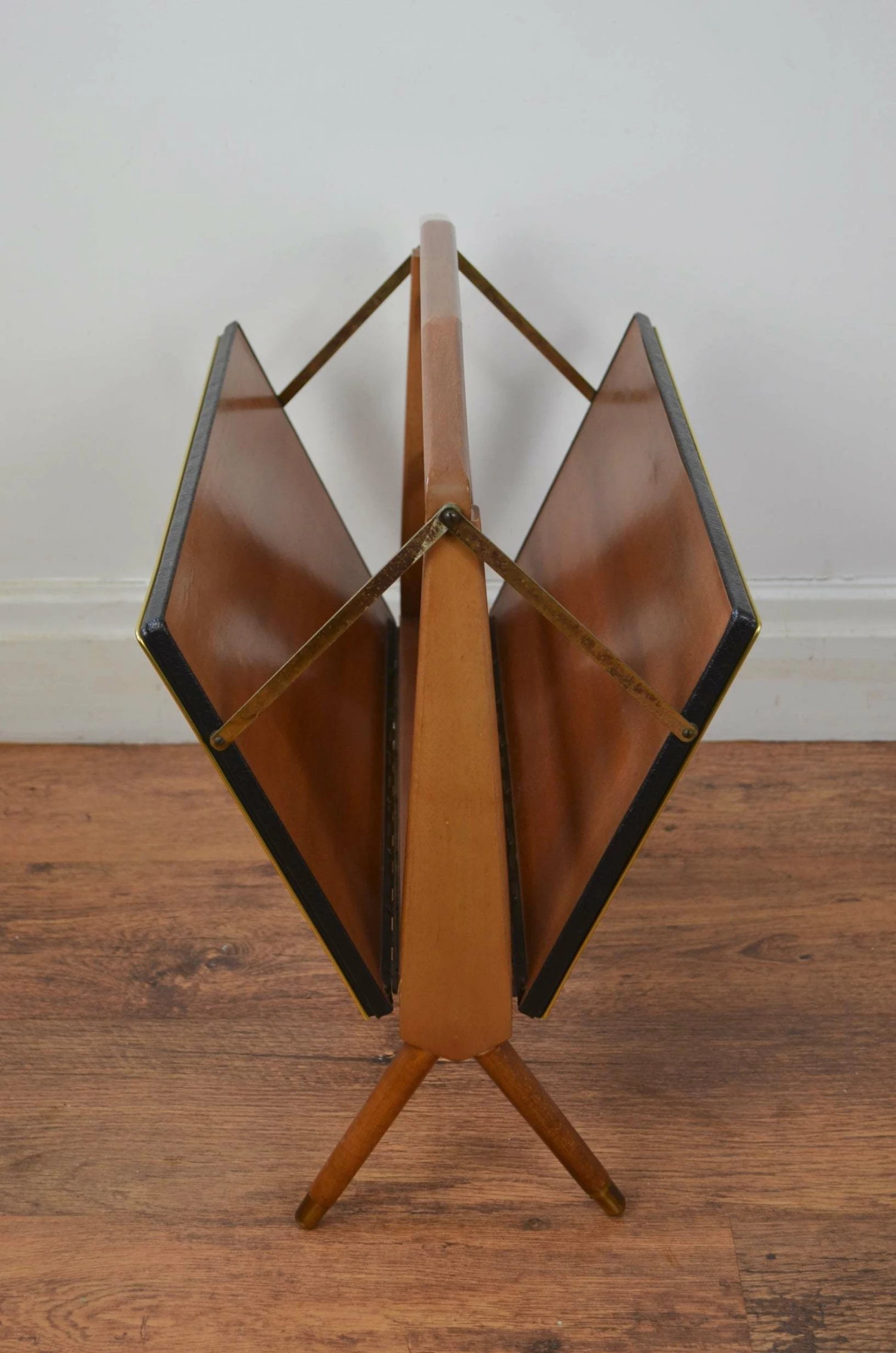 Vintage Magazine Rack 4 Vintage Magazine Rack - Image 4