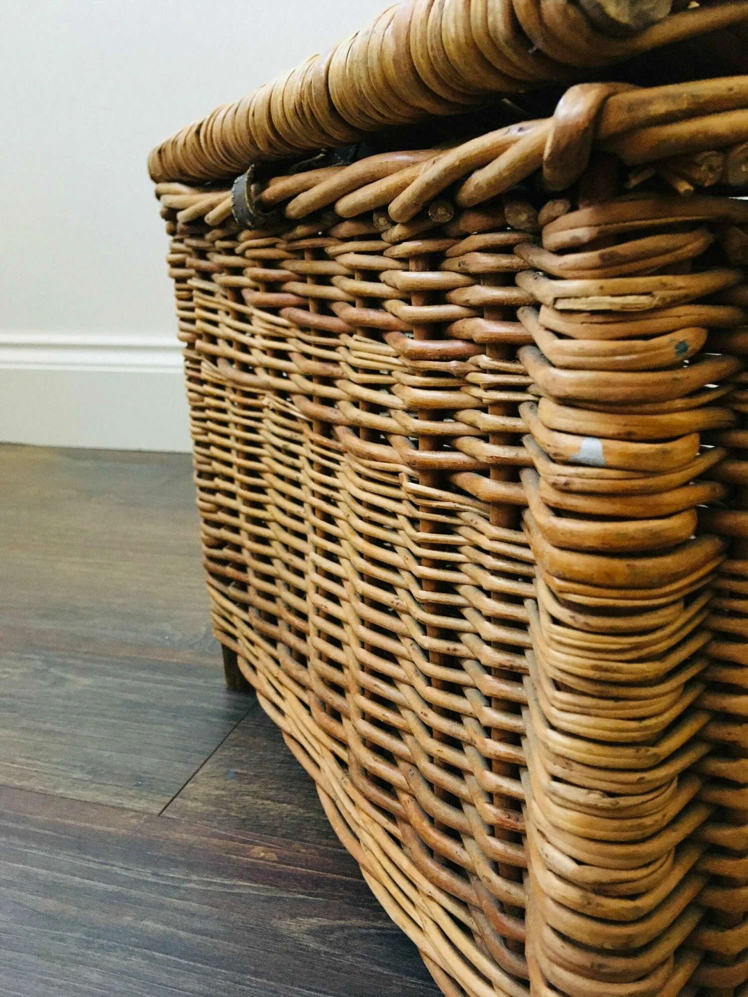 Unknown Vintage Storage Basket, Fishing Basket, Fishing Creel, Picnic Basket. 5 Unknown Vintage Storage Basket, Fishing Basket, Fishing Creel, Picnic Basket. - Image 5