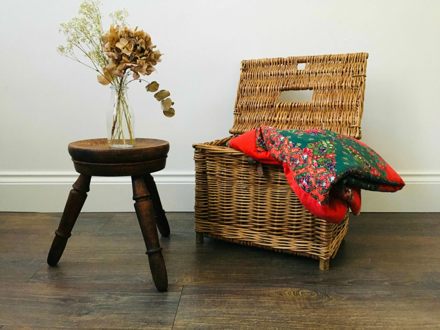 Unknown Vintage Storage Basket, Fishing Basket, Fishing Creel, Picnic Basket. 1 Unknown Vintage Storage Basket, Fishing Basket, Fishing Creel, Picnic Basket.