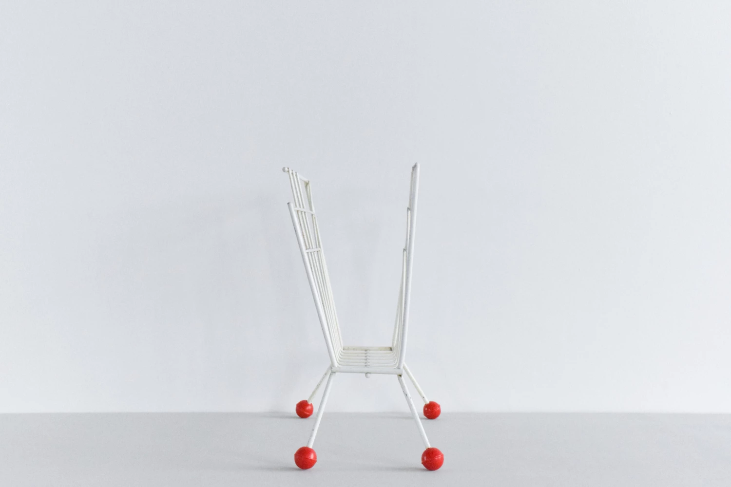 Vintage White And Red Atomic Wire Magazine Rack 2 Vintage White And Red Atomic Wire Magazine Rack - Image 2