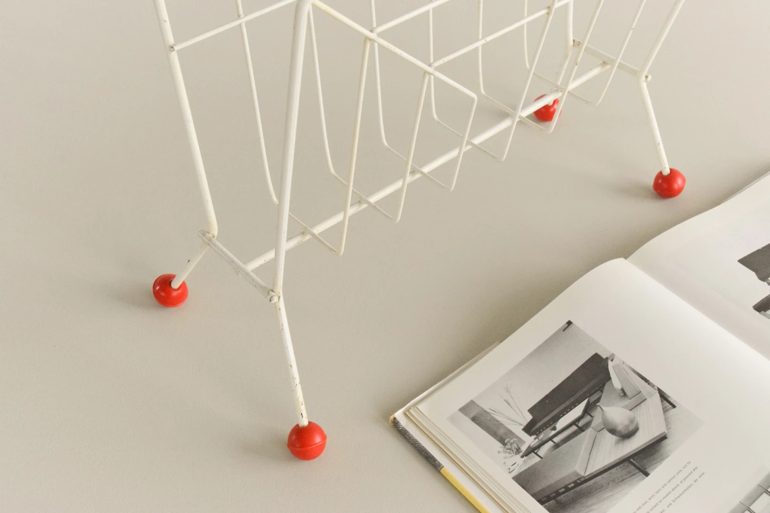Vintage White And Red Atomic Wire Magazine Rack 4 Vintage White And Red Atomic Wire Magazine Rack - Image 4