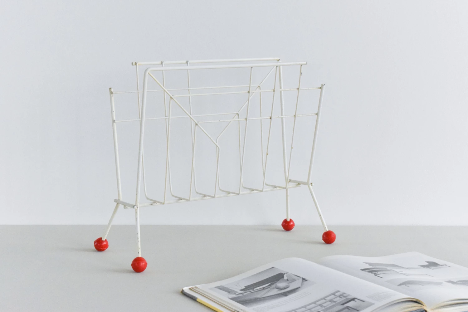 Vintage White And Red Atomic Wire Magazine Rack 1 Vintage White And Red Atomic Wire Magazine Rack